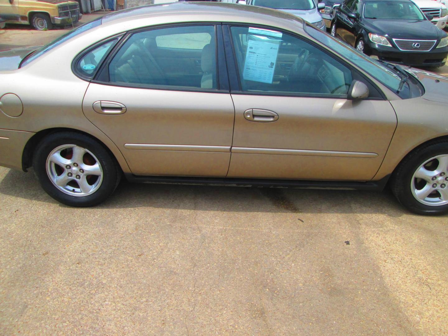 2003 GOLD /TAN Ford Taurus SES FFV (1FAFP552X3G) with an 3.0L V6 OHV 12V FFV engine, 4-Speed Automatic Overdrive transmission, located at 1815 NE 28th St., Fort Worth, TX, 76106, (817) 625-6251, 32.795582, -97.333069 - Photo#3