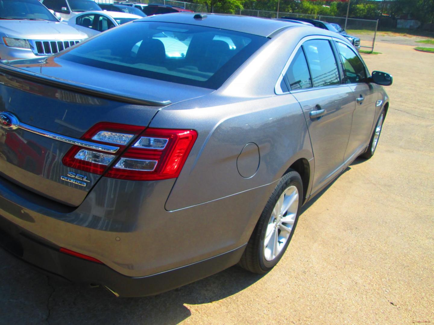 2014 GRAY Ford Taurus SEL FWD (1FAHP2E80EG) with an 3.5L V6 DOHC 24V engine, 6-Speed Automatic transmission, located at 1815 NE 28th St., Fort Worth, TX, 76106, (817) 625-6251, 32.795582, -97.333069 - Photo#4