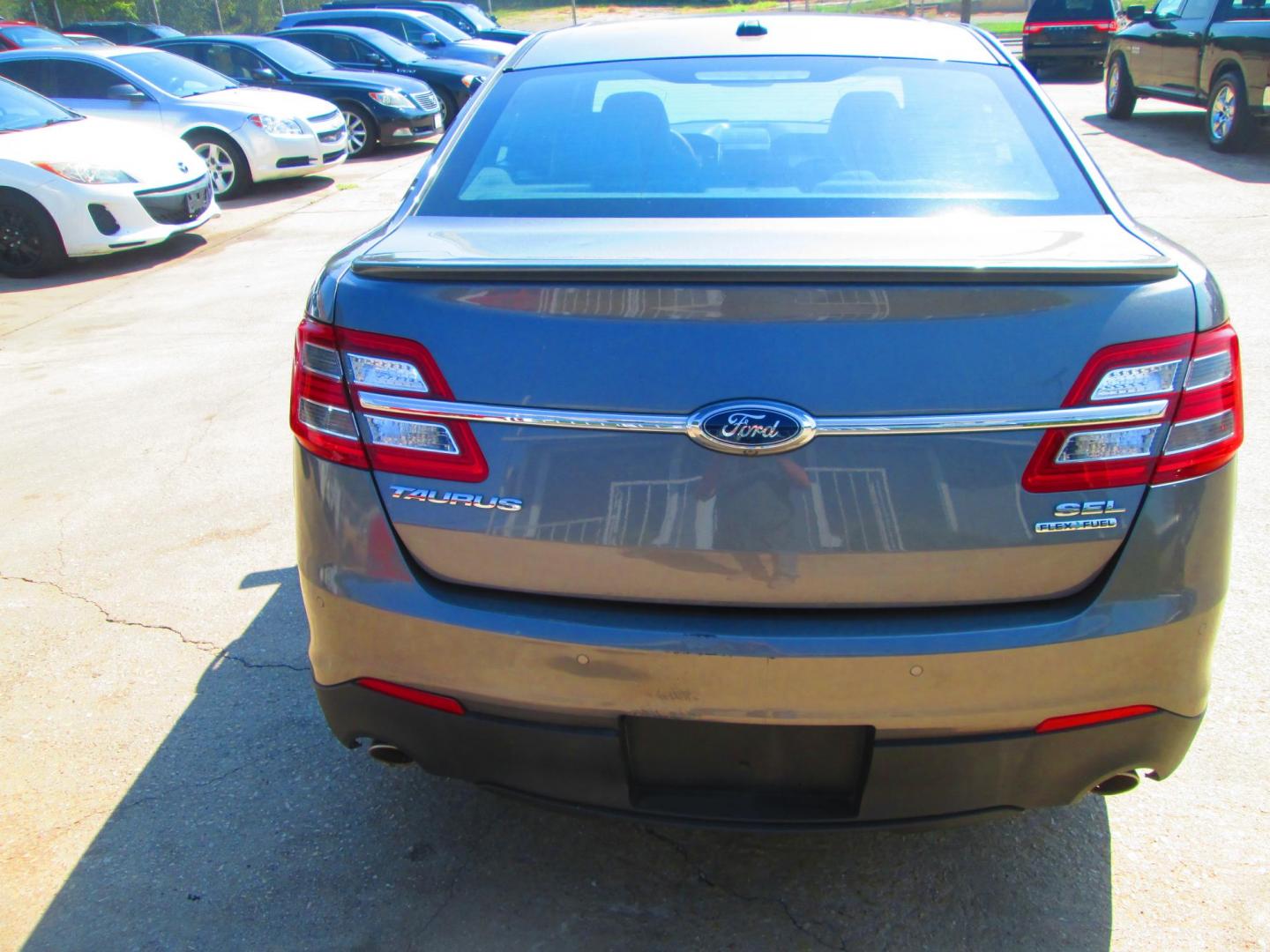 2014 GRAY Ford Taurus SEL FWD (1FAHP2E80EG) with an 3.5L V6 DOHC 24V engine, 6-Speed Automatic transmission, located at 1815 NE 28th St., Fort Worth, TX, 76106, (817) 625-6251, 32.795582, -97.333069 - Photo#5