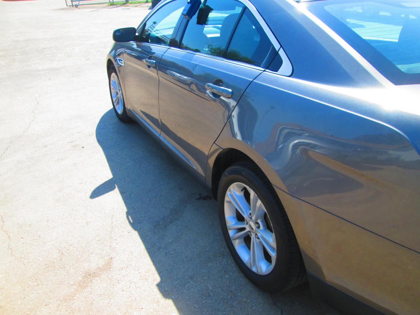 2014 GRAY Ford Taurus SEL FWD (1FAHP2E80EG) with an 3.5L V6 DOHC 24V engine, 6-Speed Automatic transmission, located at 1815 NE 28th St., Fort Worth, TX, 76106, (817) 625-6251, 32.795582, -97.333069 - Photo#6
