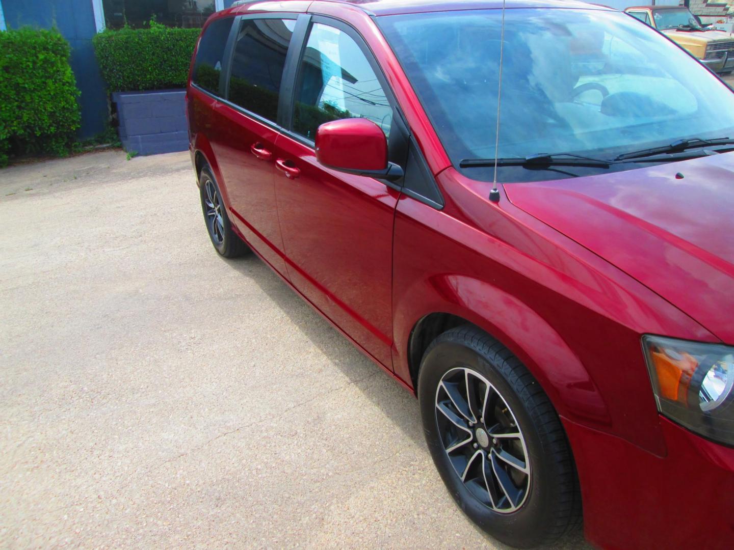 2018 RED Dodge Grand Caravan GT (2C4RDGEG9JR) with an 3.6L V6 DOHC 24V engine, 6A transmission, located at 1815 NE 28th St., Fort Worth, TX, 76106, (817) 625-6251, 32.795582, -97.333069 - Photo#2