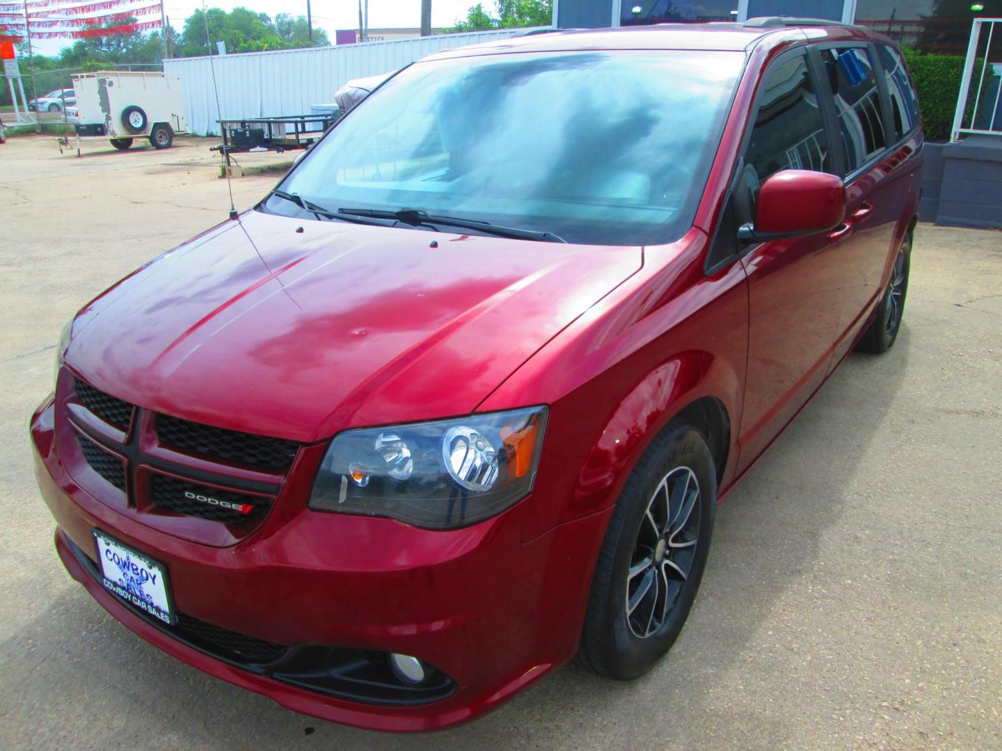 2018 RED Dodge Grand Caravan GT (2C4RDGEG9JR) with an 3.6L V6 DOHC 24V engine, 6A transmission, located at 1815 NE 28th St., Fort Worth, TX, 76106, (817) 625-6251, 32.795582, -97.333069 - Photo#0