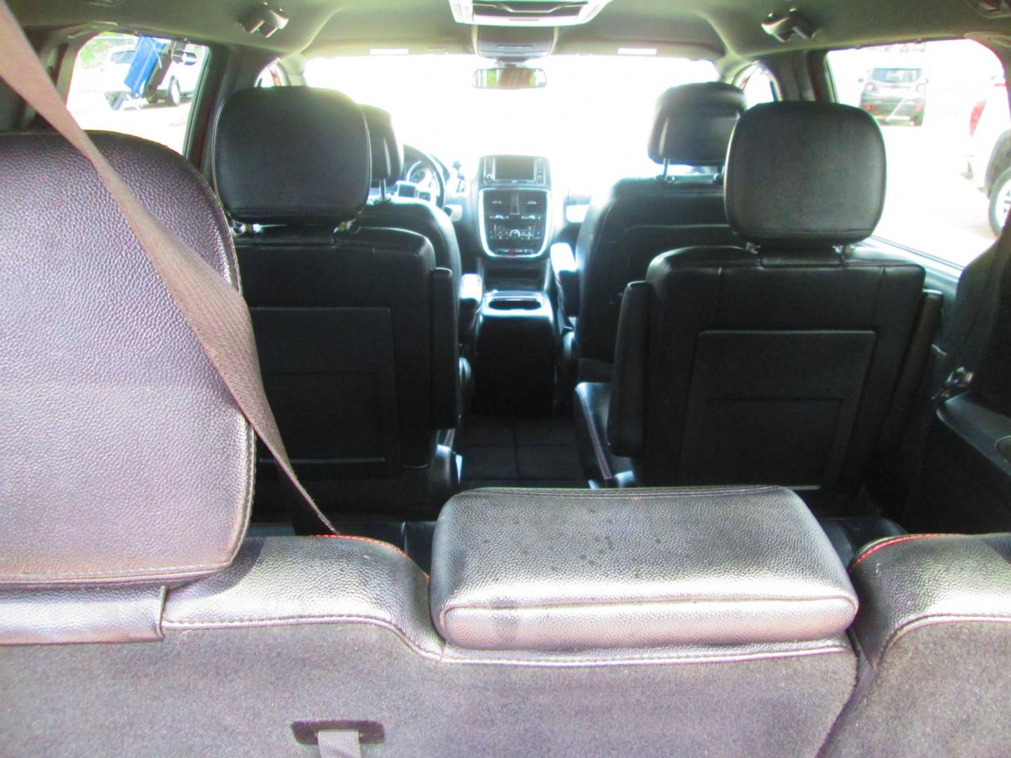 2018 RED Dodge Grand Caravan GT (2C4RDGEG9JR) with an 3.6L V6 DOHC 24V engine, 6A transmission, located at 1815 NE 28th St., Fort Worth, TX, 76106, (817) 625-6251, 32.795582, -97.333069 - Photo#7