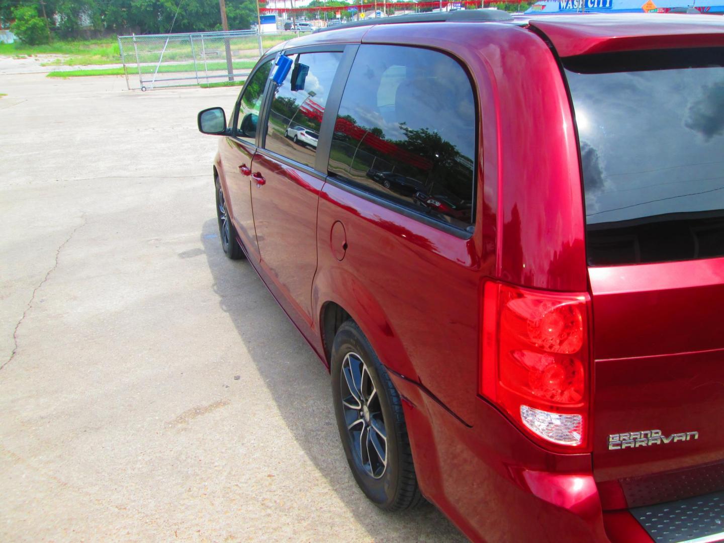 2018 RED Dodge Grand Caravan GT (2C4RDGEG9JR) with an 3.6L V6 DOHC 24V engine, 6A transmission, located at 1815 NE 28th St., Fort Worth, TX, 76106, (817) 625-6251, 32.795582, -97.333069 - Photo#8