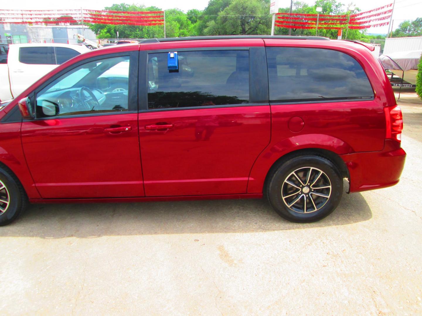 2018 RED Dodge Grand Caravan GT (2C4RDGEG9JR) with an 3.6L V6 DOHC 24V engine, 6A transmission, located at 1815 NE 28th St., Fort Worth, TX, 76106, (817) 625-6251, 32.795582, -97.333069 - Photo#9