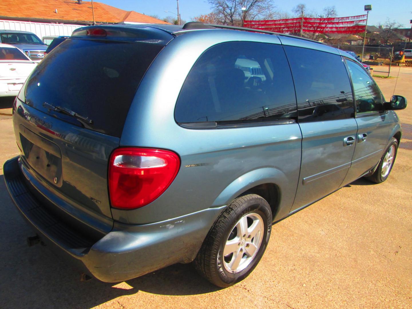 2005 GREEN Dodge Grand Caravan SXT (2D4GP44L75R) with an 3.8L V6 OHV 12V engine, 4-Speed Automatic Overdrive transmission, located at 1815 NE 28th St., Fort Worth, TX, 76106, (817) 625-6251, 32.795582, -97.333069 - Photo#4