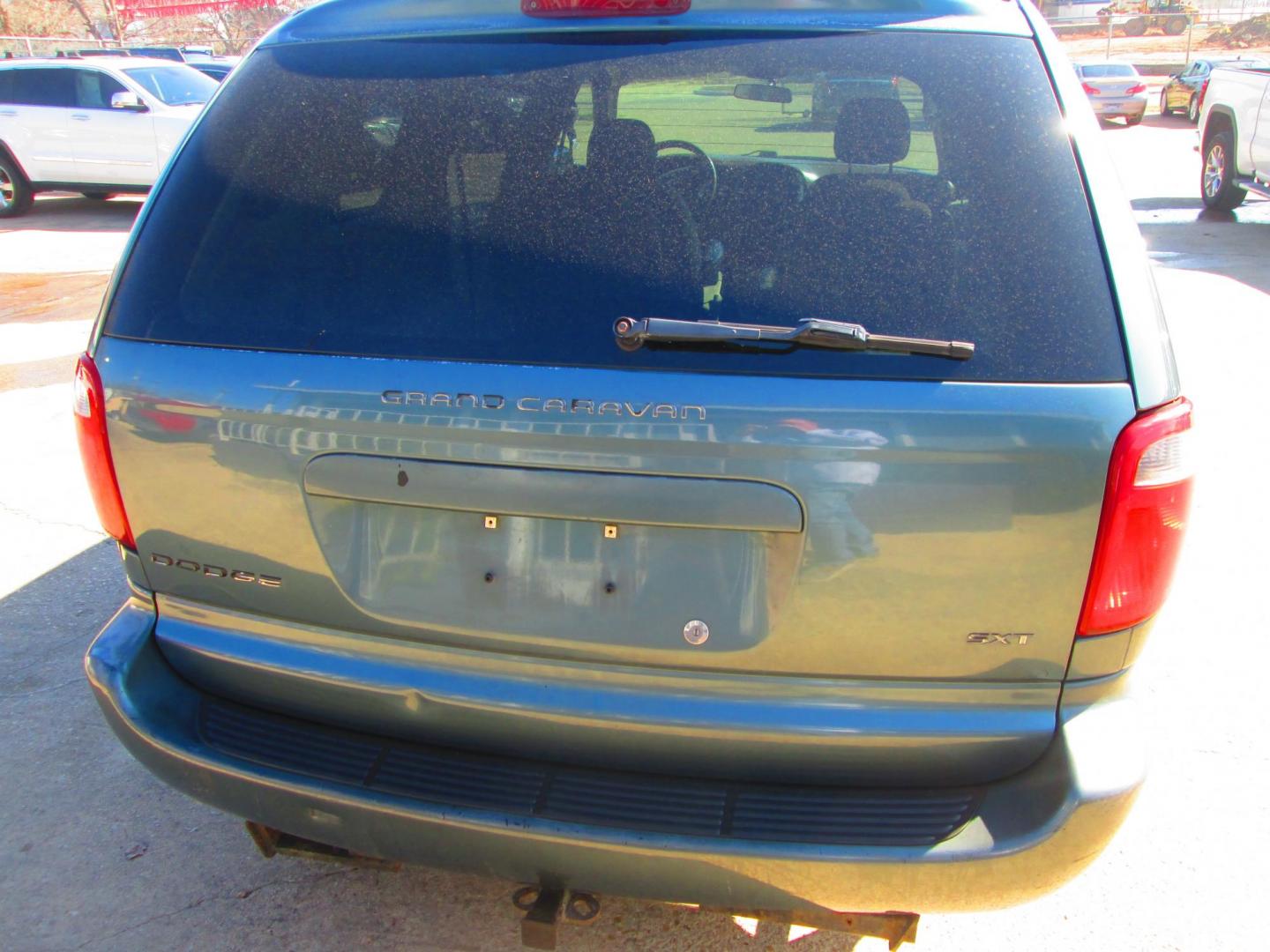 2005 GREEN Dodge Grand Caravan SXT (2D4GP44L75R) with an 3.8L V6 OHV 12V engine, 4-Speed Automatic Overdrive transmission, located at 1815 NE 28th St., Fort Worth, TX, 76106, (817) 625-6251, 32.795582, -97.333069 - Photo#5