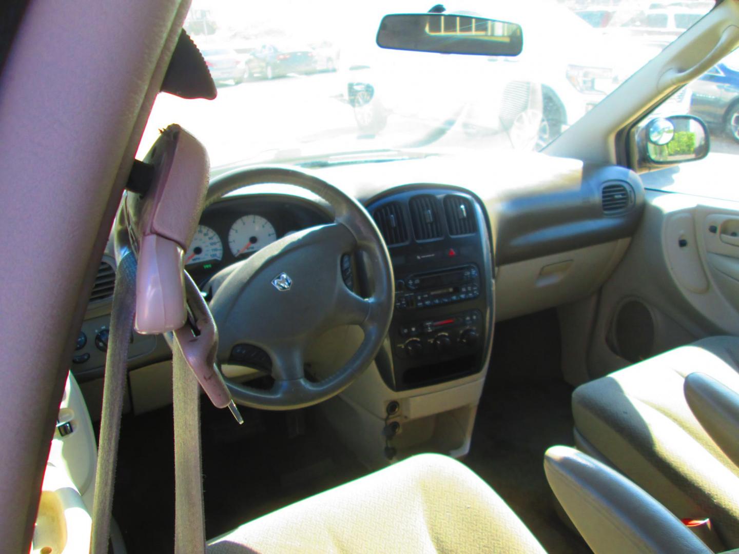 2005 GREEN Dodge Grand Caravan SXT (2D4GP44L75R) with an 3.8L V6 OHV 12V engine, 4-Speed Automatic Overdrive transmission, located at 1815 NE 28th St., Fort Worth, TX, 76106, (817) 625-6251, 32.795582, -97.333069 - Photo#9