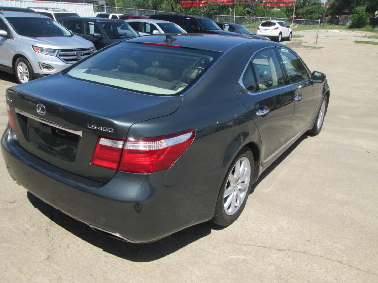 2007 Lexus LS 460 Luxury Sedan (JTHBL46F875) with an 4.6L V8 DOHC 32V engine, 8-Speed Automatic Overdrive transmission, located at 1815 NE 28th St., Fort Worth, TX, 76106, (817) 625-6251, 32.795582, -97.333069 - Photo#4