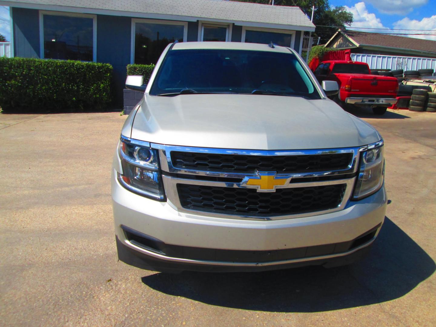 2015 GOLD Chevrolet Tahoe LT 2WD (1GNSCBKC3FR) with an 5.3L V8 OHV 16V engine, 6-Speed Automatic transmission, located at 1815 NE 28th St., Fort Worth, TX, 76106, (817) 625-6251, 32.795582, -97.333069 - Photo#1