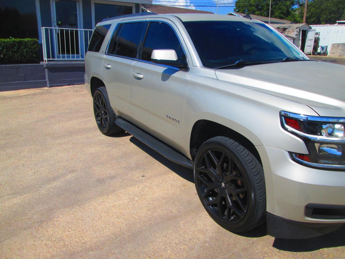 2015 GOLD Chevrolet Tahoe LT 2WD (1GNSCBKC3FR) with an 5.3L V8 OHV 16V engine, 6-Speed Automatic transmission, located at 1815 NE 28th St., Fort Worth, TX, 76106, (817) 625-6251, 32.795582, -97.333069 - Photo#2