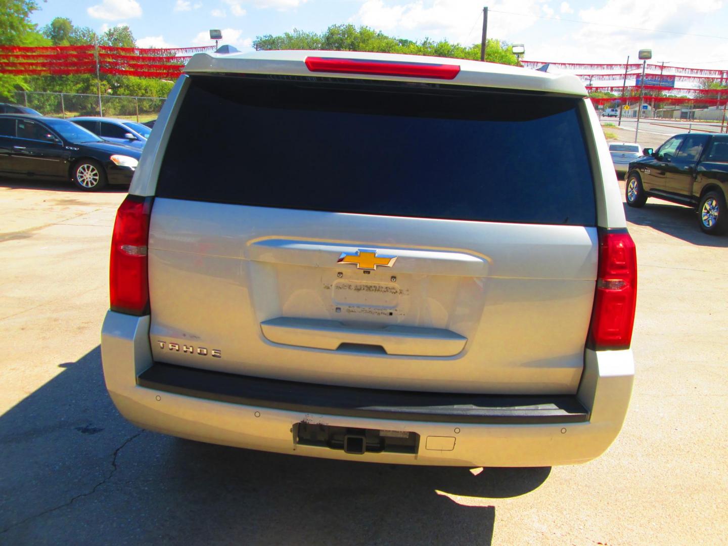 2015 GOLD Chevrolet Tahoe LT 2WD (1GNSCBKC3FR) with an 5.3L V8 OHV 16V engine, 6-Speed Automatic transmission, located at 1815 NE 28th St., Fort Worth, TX, 76106, (817) 625-6251, 32.795582, -97.333069 - Photo#5