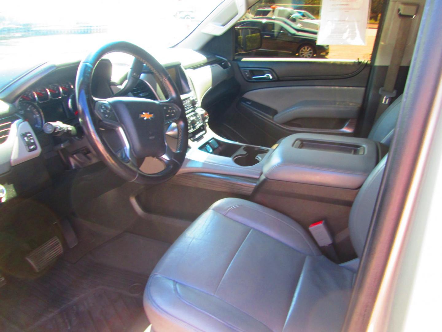 2015 GOLD Chevrolet Tahoe LT 2WD (1GNSCBKC3FR) with an 5.3L V8 OHV 16V engine, 6-Speed Automatic transmission, located at 1815 NE 28th St., Fort Worth, TX, 76106, (817) 625-6251, 32.795582, -97.333069 - Photo#11