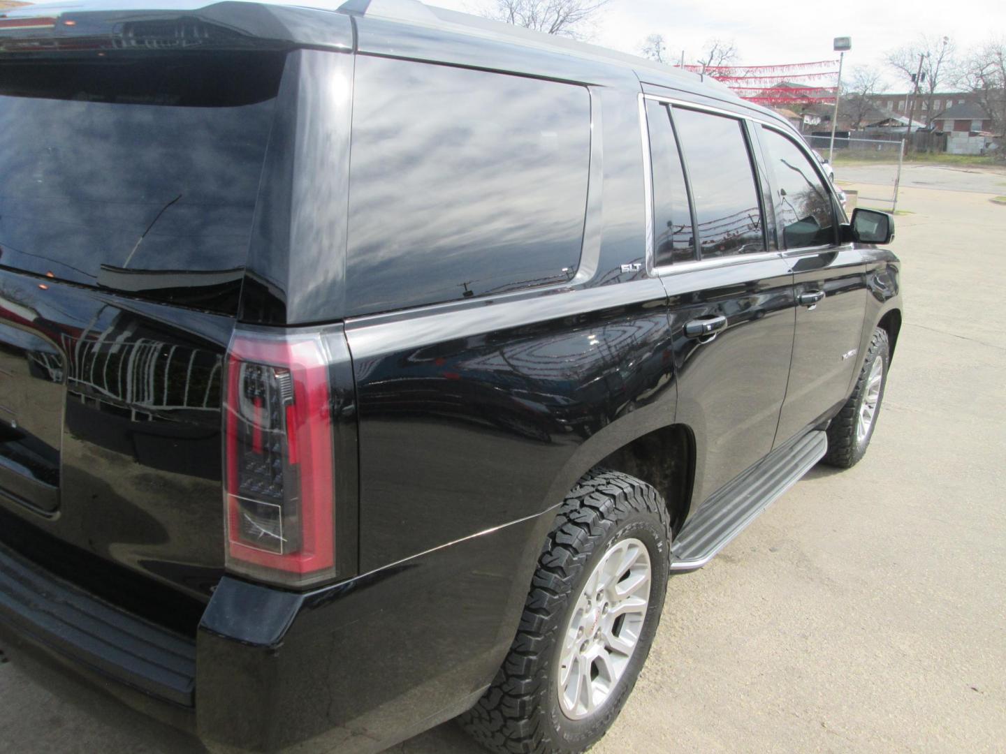 2015 BLACK GMC Yukon SLT 4WD (1GKS2BKC0FR) with an 5.3L V8 OHV 16V FFV engine, 6-Speed Automatic transmission, located at 1815 NE 28th St., Fort Worth, TX, 76106, (817) 625-6251, 32.795582, -97.333069 - Photo#5