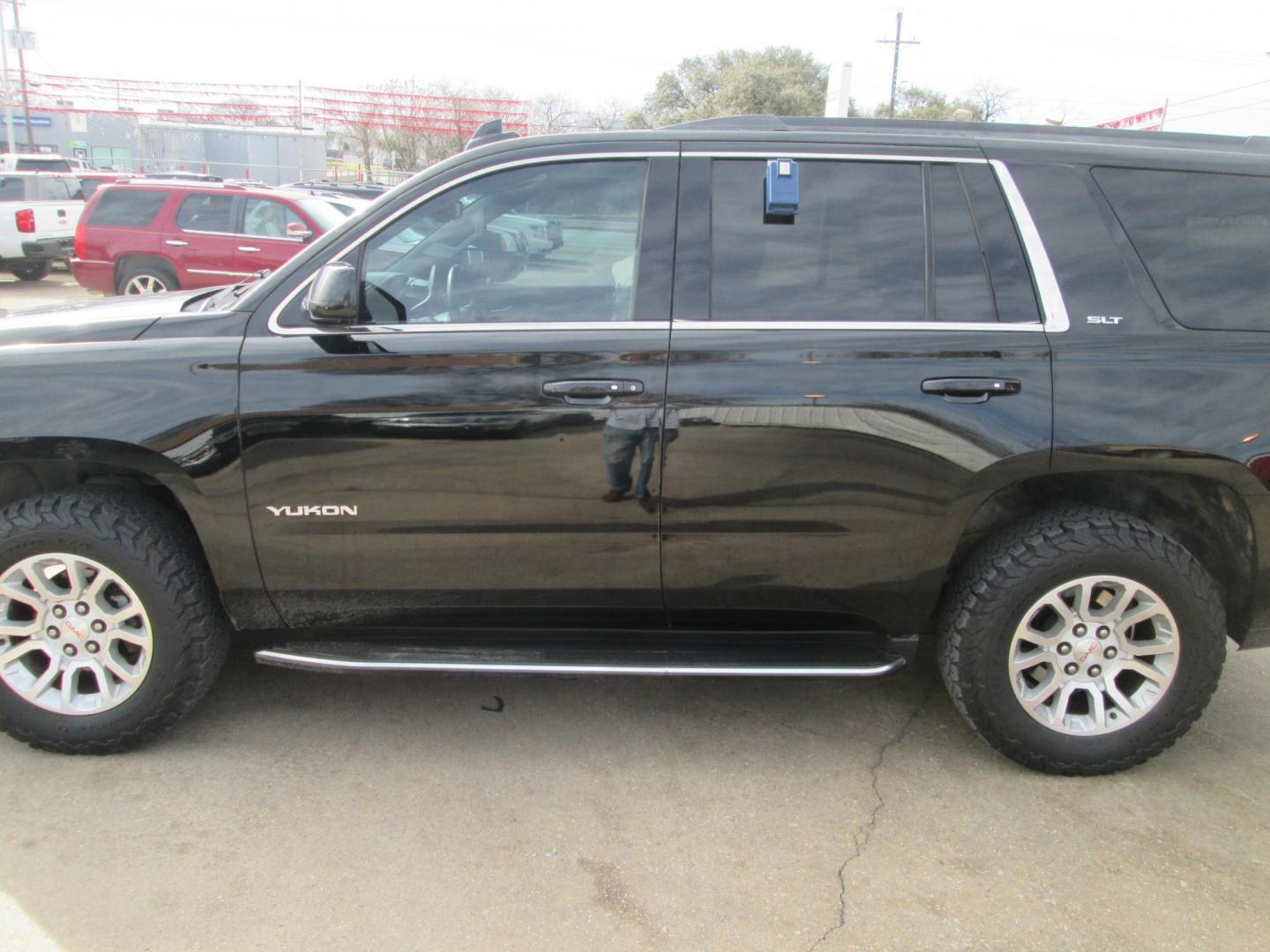 2015 BLACK GMC Yukon SLT 4WD (1GKS2BKC0FR) with an 5.3L V8 OHV 16V FFV engine, 6-Speed Automatic transmission, located at 1815 NE 28th St., Fort Worth, TX, 76106, (817) 625-6251, 32.795582, -97.333069 - Photo#7
