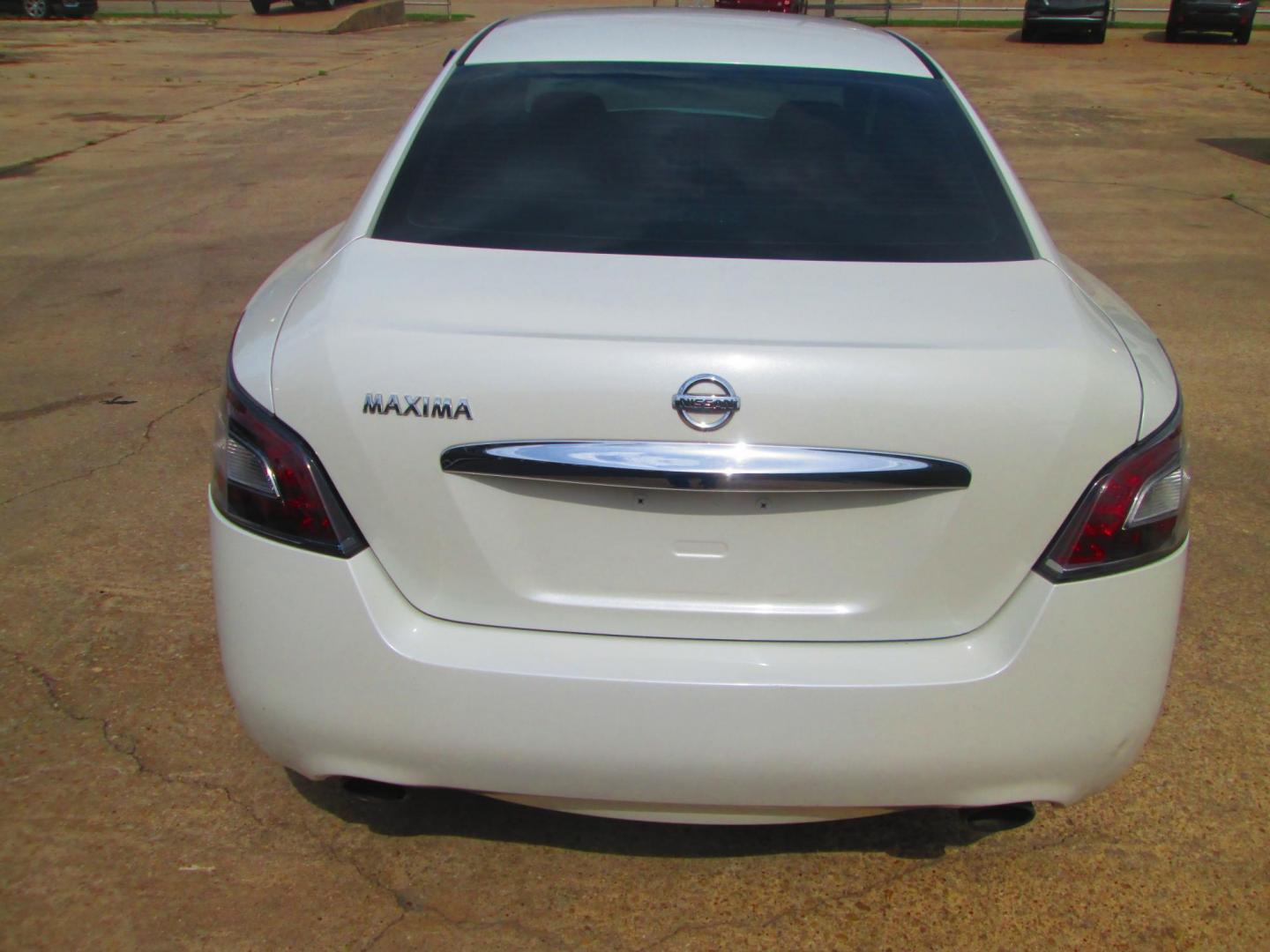 2014 WHITE Nissan Maxima SV (1N4AA5AP1EC) with an 3.5L V6 DOHC 24V engine, Continuously Variable Transmission transmission, located at 1815 NE 28th St., Fort Worth, TX, 76106, (817) 625-6251, 32.795582, -97.333069 - Photo#5