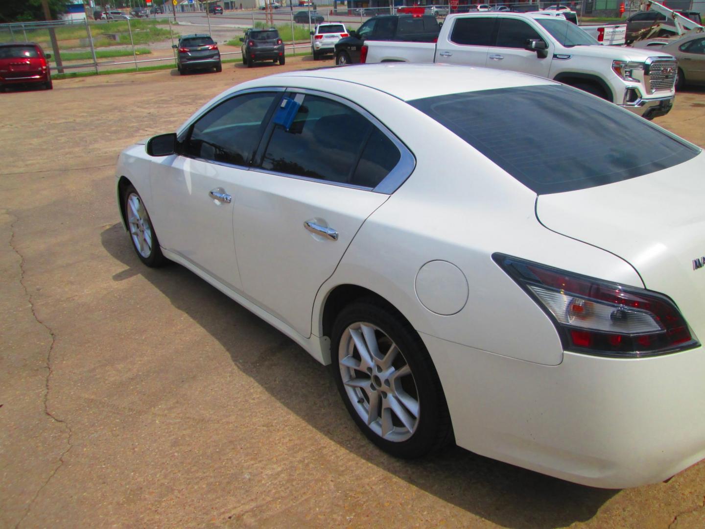2014 WHITE Nissan Maxima SV (1N4AA5AP1EC) with an 3.5L V6 DOHC 24V engine, Continuously Variable Transmission transmission, located at 1815 NE 28th St., Fort Worth, TX, 76106, (817) 625-6251, 32.795582, -97.333069 - Photo#6