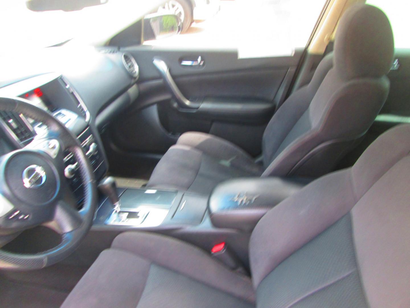 2014 WHITE Nissan Maxima SV (1N4AA5AP1EC) with an 3.5L V6 DOHC 24V engine, Continuously Variable Transmission transmission, located at 1815 NE 28th St., Fort Worth, TX, 76106, (817) 625-6251, 32.795582, -97.333069 - Photo#9