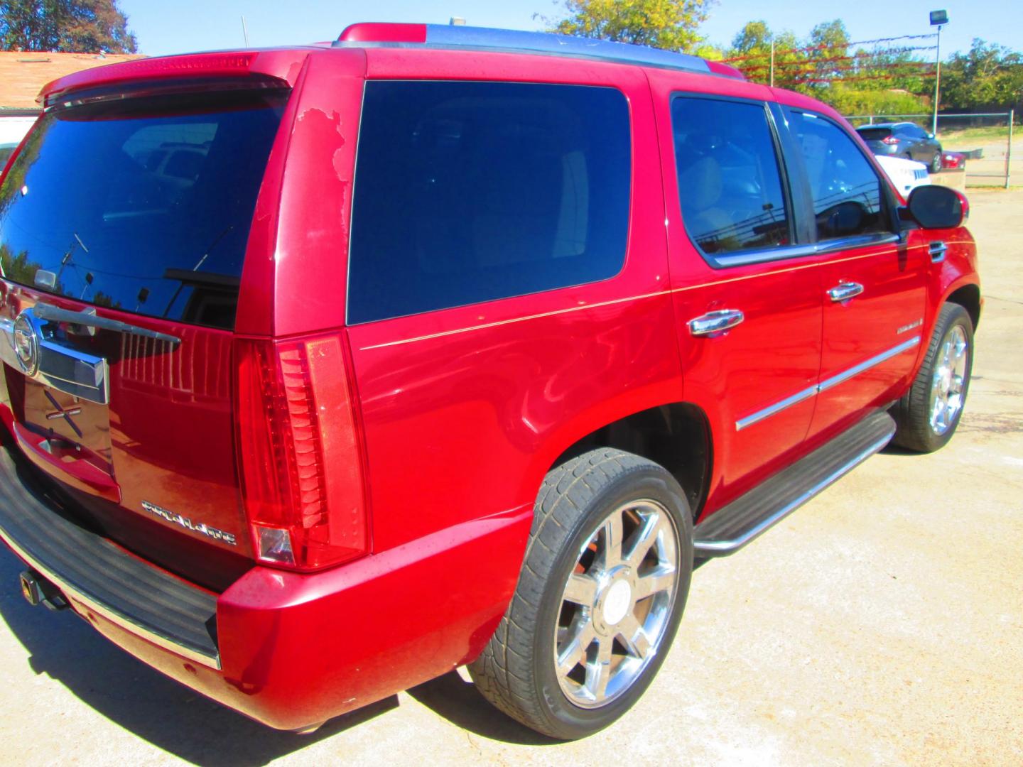 2008 RED Cadillac Escalade AWD (1GYFK63858R) with an 6.2L V8 OHV 16V engine, 6-Speed Automatic Overdrive transmission, located at 1815 NE 28th St., Fort Worth, TX, 76106, (817) 625-6251, 32.795582, -97.333069 - Photo#4