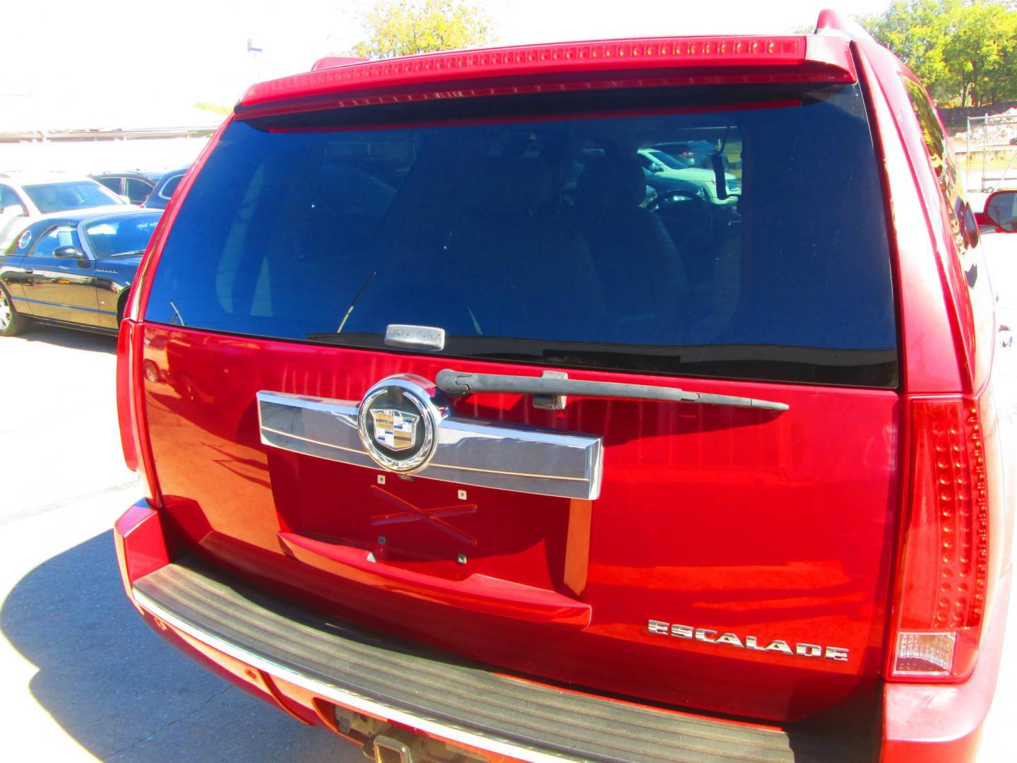 2008 RED Cadillac Escalade AWD (1GYFK63858R) with an 6.2L V8 OHV 16V engine, 6-Speed Automatic Overdrive transmission, located at 1815 NE 28th St., Fort Worth, TX, 76106, (817) 625-6251, 32.795582, -97.333069 - Photo#5