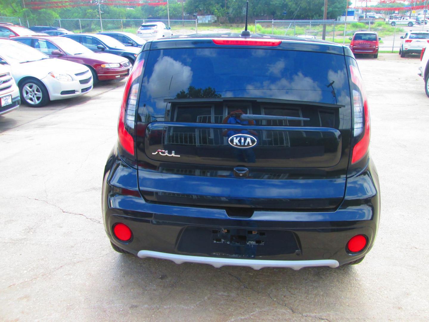 2019 BLACK Kia Soul + (KNDJP3A57K7) with an 2.0L L4 DOHC 16V engine, 6A transmission, located at 1815 NE 28th St., Fort Worth, TX, 76106, (817) 625-6251, 32.795582, -97.333069 - Photo#5