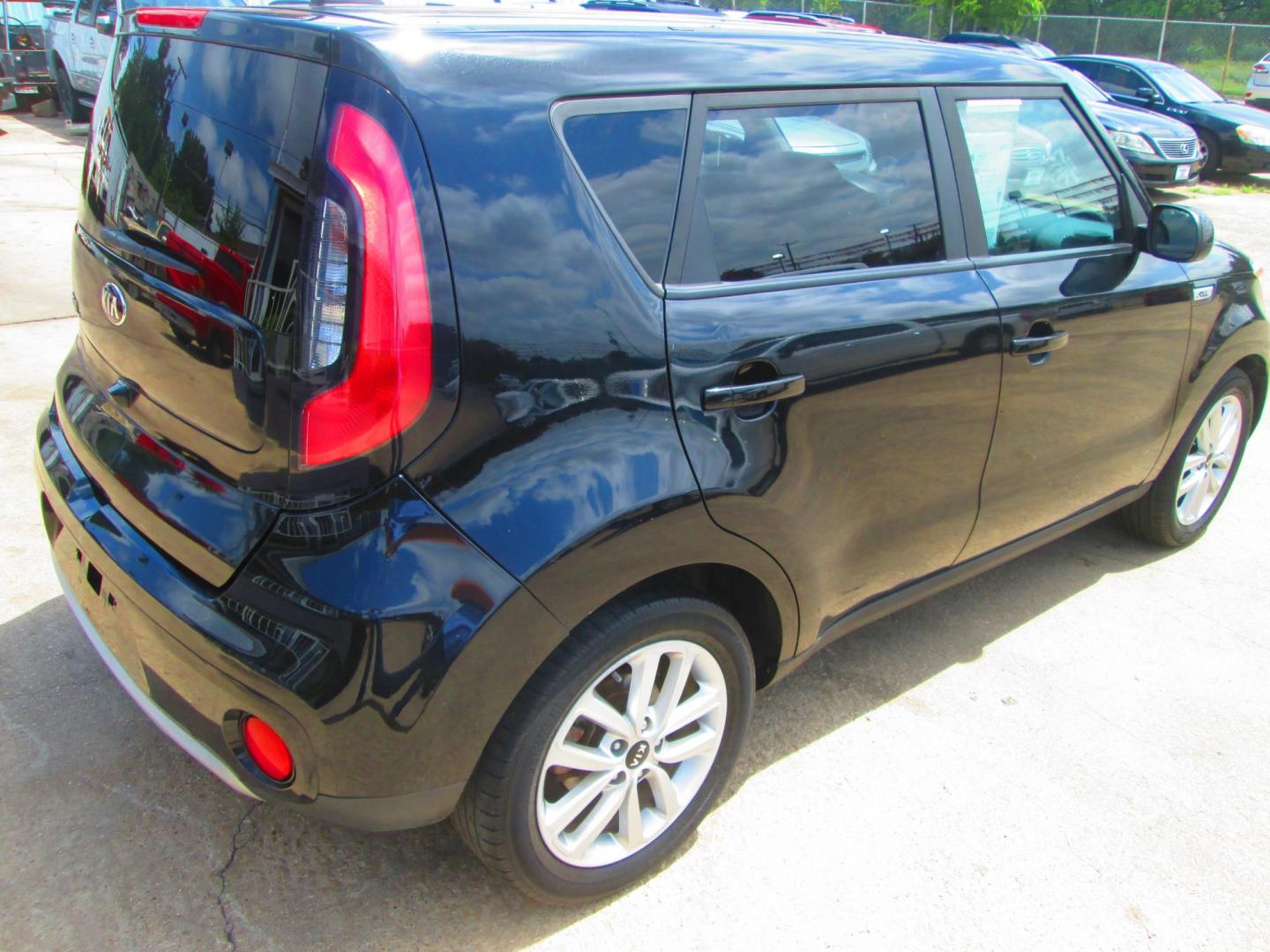 2019 BLACK Kia Soul + (KNDJP3A57K7) with an 2.0L L4 DOHC 16V engine, 6A transmission, located at 1815 NE 28th St., Fort Worth, TX, 76106, (817) 625-6251, 32.795582, -97.333069 - Photo#4