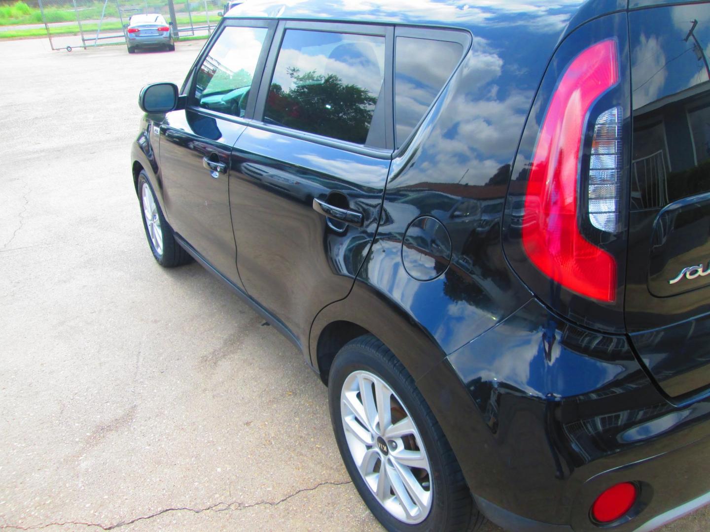 2019 BLACK Kia Soul + (KNDJP3A57K7) with an 2.0L L4 DOHC 16V engine, 6A transmission, located at 1815 NE 28th St., Fort Worth, TX, 76106, (817) 625-6251, 32.795582, -97.333069 - Photo#7