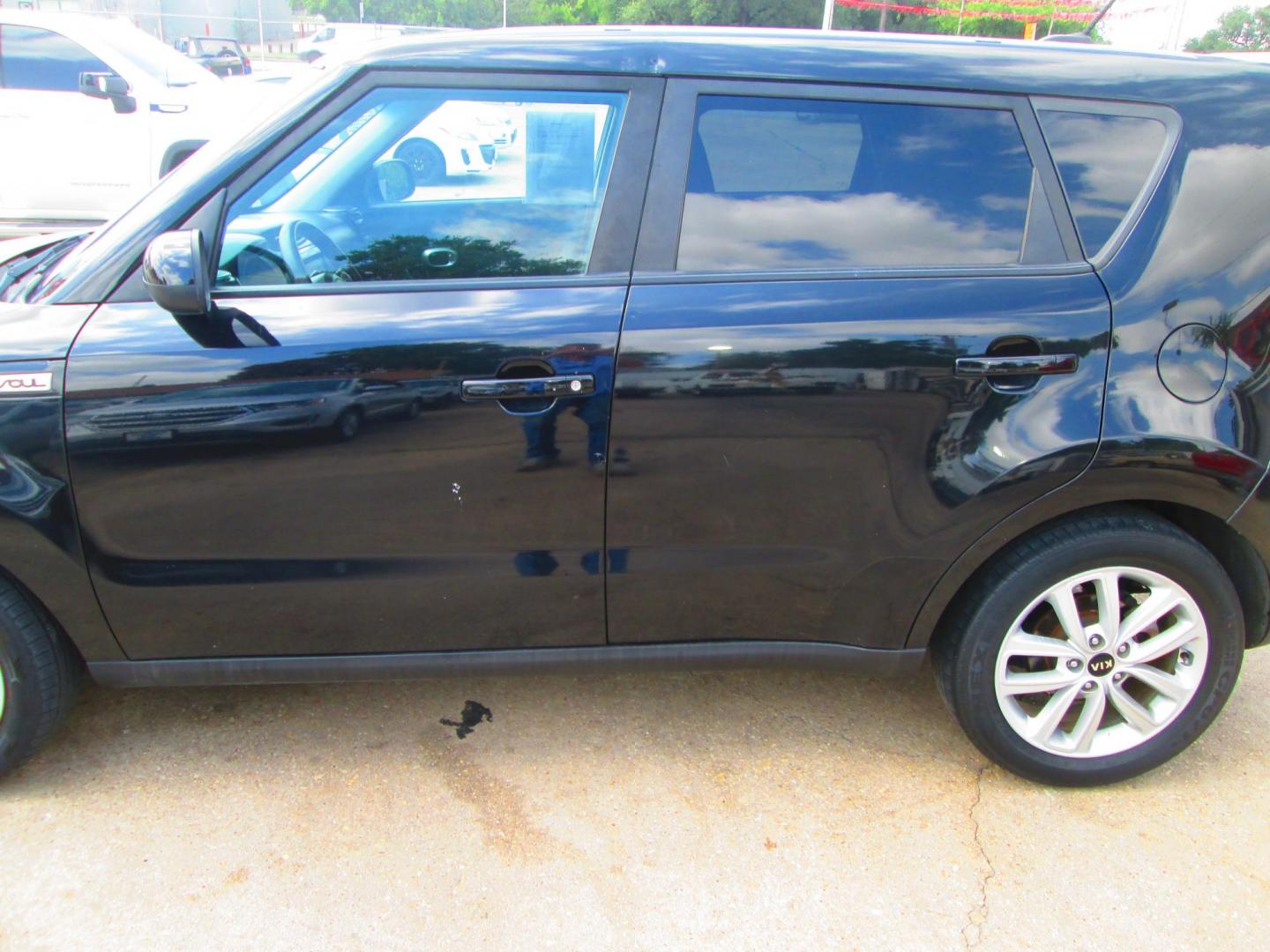 2019 BLACK Kia Soul + (KNDJP3A57K7) with an 2.0L L4 DOHC 16V engine, 6A transmission, located at 1815 NE 28th St., Fort Worth, TX, 76106, (817) 625-6251, 32.795582, -97.333069 - Photo#8