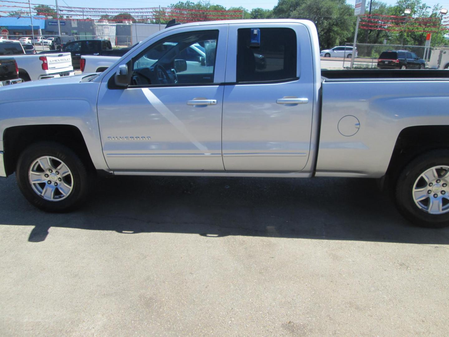 2015 SILVER Chevrolet Silverado 1500 LT Double Cab 4WD (1GCVKREH1FZ) with an 4.3L V6 OHV 12V engine, 6-Speed Automatic transmission, located at 1815 NE 28th St., Fort Worth, TX, 76106, (817) 625-6251, 32.795582, -97.333069 - Photo#8