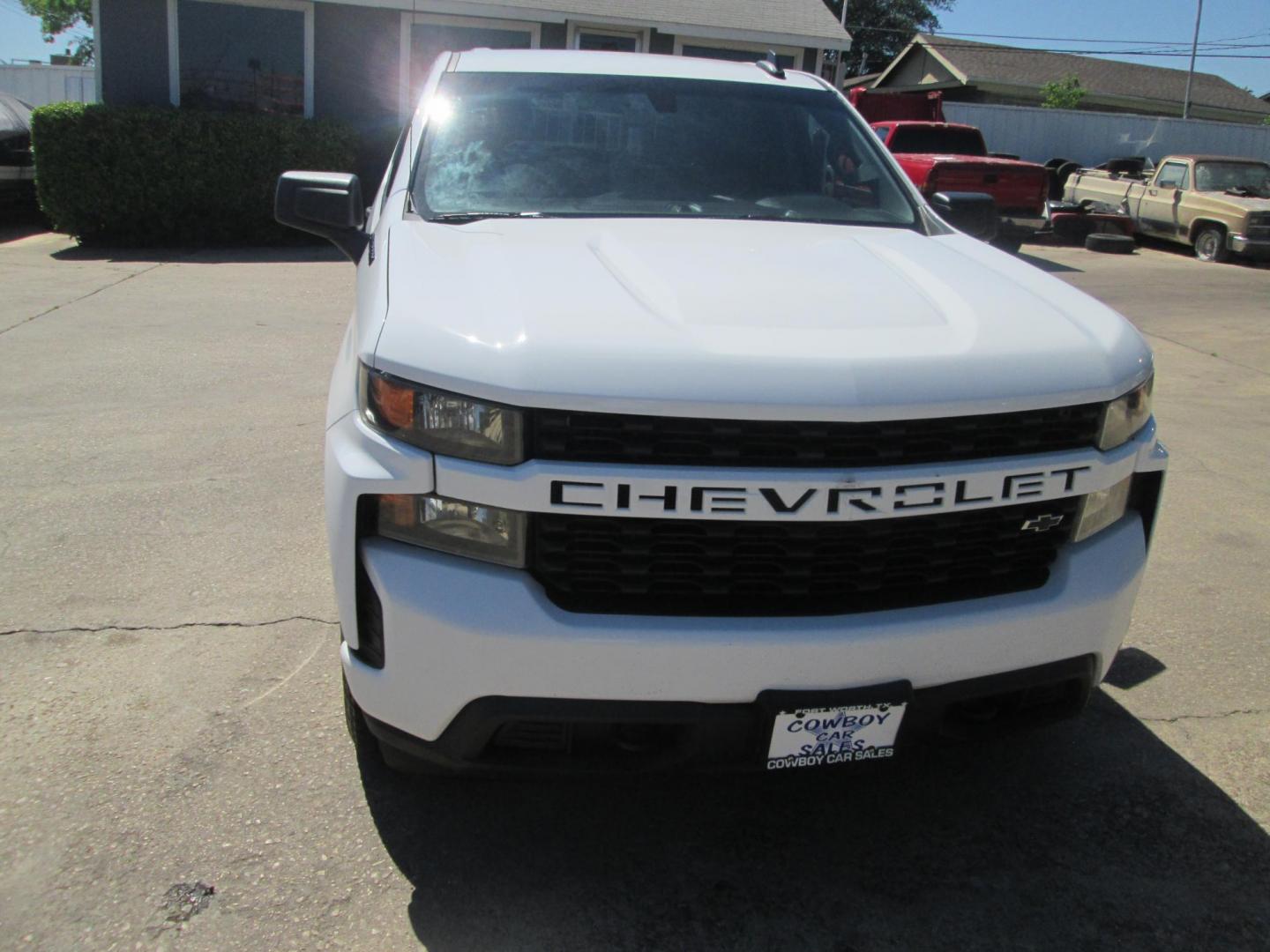2020 WHITE Chevrolet Silverado 1500 Custom Crew Cab Short Box 2WD (3GCPWBEK1LG) with an 2.7L L4 DOHC 16V TURBO engine, 6A transmission, located at 1815 NE 28th St., Fort Worth, TX, 76106, (817) 625-6251, 32.795582, -97.333069 - Photo#1