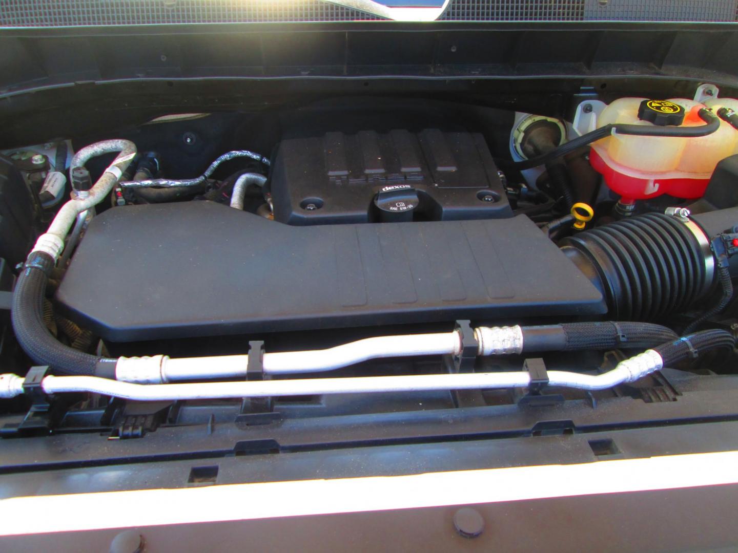 2020 WHITE Chevrolet Silverado 1500 Custom Crew Cab Short Box 2WD (3GCPWBEK1LG) with an 2.7L L4 DOHC 16V TURBO engine, 6A transmission, located at 1815 NE 28th St., Fort Worth, TX, 76106, (817) 625-6251, 32.795582, -97.333069 - Photo#11