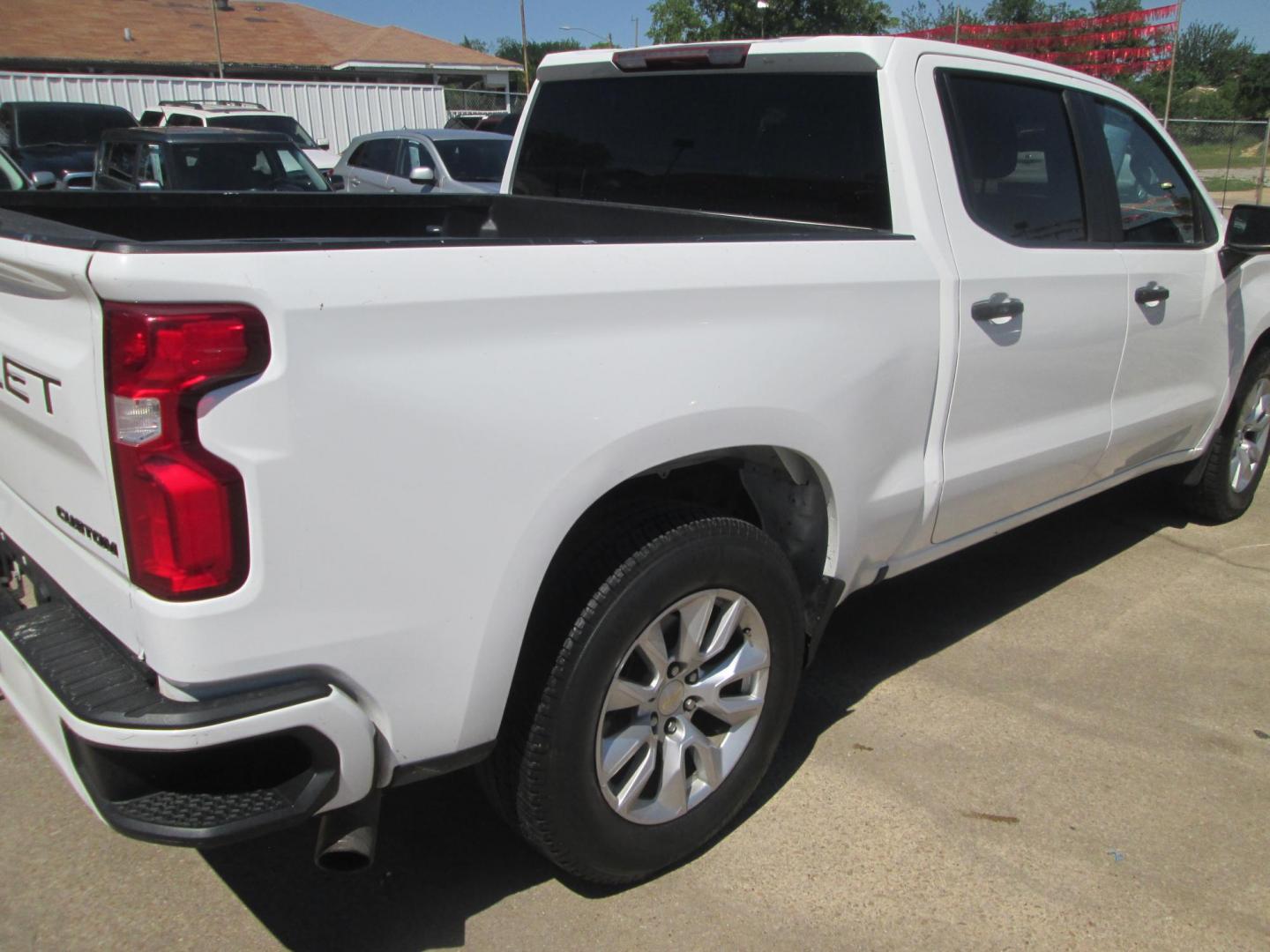 2020 WHITE Chevrolet Silverado 1500 Custom Crew Cab Short Box 2WD (3GCPWBEK1LG) with an 2.7L L4 DOHC 16V TURBO engine, 6A transmission, located at 1815 NE 28th St., Fort Worth, TX, 76106, (817) 625-6251, 32.795582, -97.333069 - Photo#3