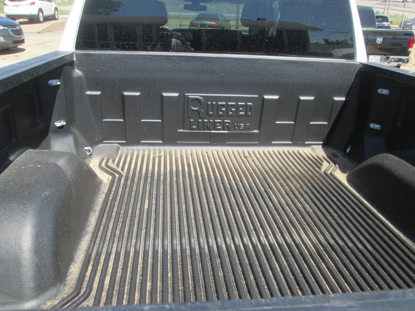 2020 WHITE Chevrolet Silverado 1500 Custom Crew Cab Short Box 2WD (3GCPWBEK1LG) with an 2.7L L4 DOHC 16V TURBO engine, 6A transmission, located at 1815 NE 28th St., Fort Worth, TX, 76106, (817) 625-6251, 32.795582, -97.333069 - Photo#5
