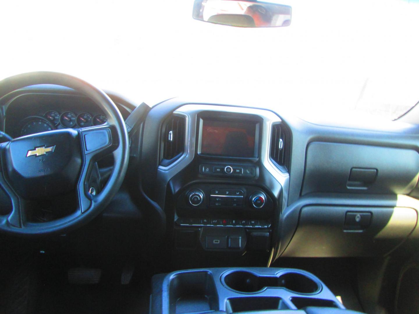 2020 WHITE Chevrolet Silverado 1500 Custom Crew Cab Short Box 2WD (3GCPWBEK1LG) with an 2.7L L4 DOHC 16V TURBO engine, 6A transmission, located at 1815 NE 28th St., Fort Worth, TX, 76106, (817) 625-6251, 32.795582, -97.333069 - Photo#8