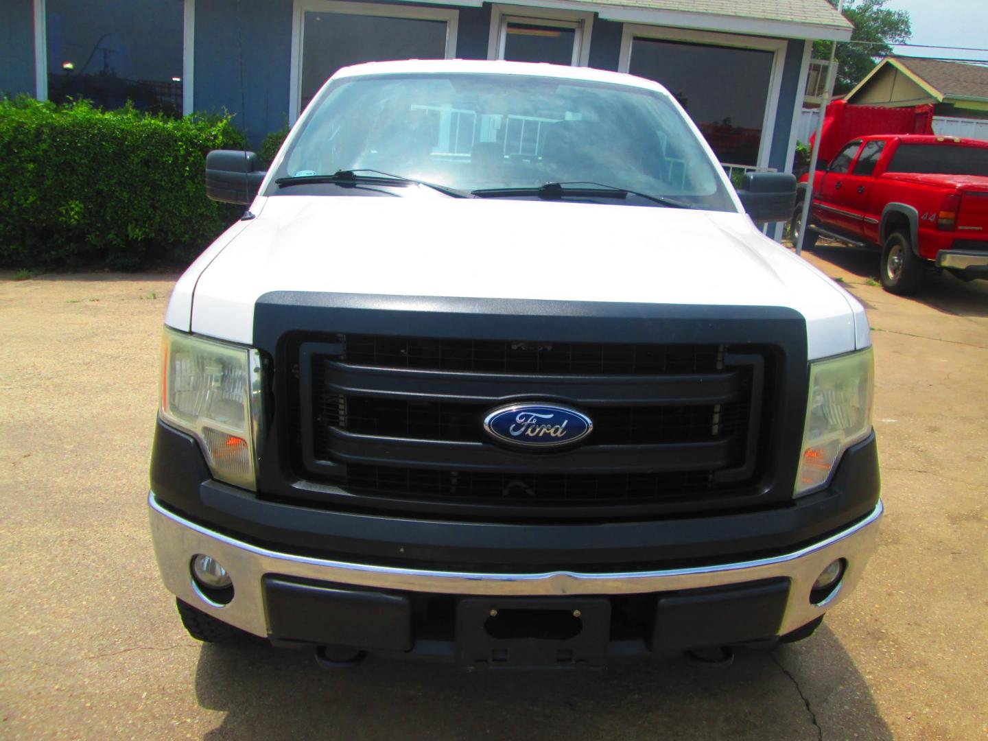 2014 WHITE Ford F-150 FX4 SuperCab 6.5-ft. Bed 4WD (1FTFX1EF6EK) with an 5.0L V8 engine, 6-Speed Automatic transmission, located at 1815 NE 28th St., Fort Worth, TX, 76106, (817) 625-6251, 32.795582, -97.333069 - Photo#1
