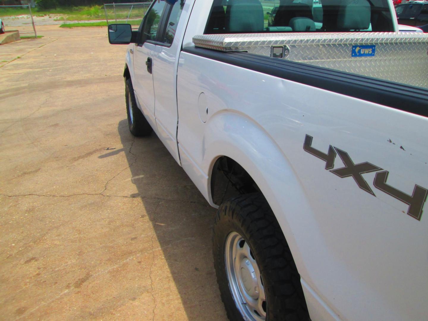 2014 WHITE Ford F-150 FX4 SuperCab 6.5-ft. Bed 4WD (1FTFX1EF6EK) with an 5.0L V8 engine, 6-Speed Automatic transmission, located at 1815 NE 28th St., Fort Worth, TX, 76106, (817) 625-6251, 32.795582, -97.333069 - Photo#7