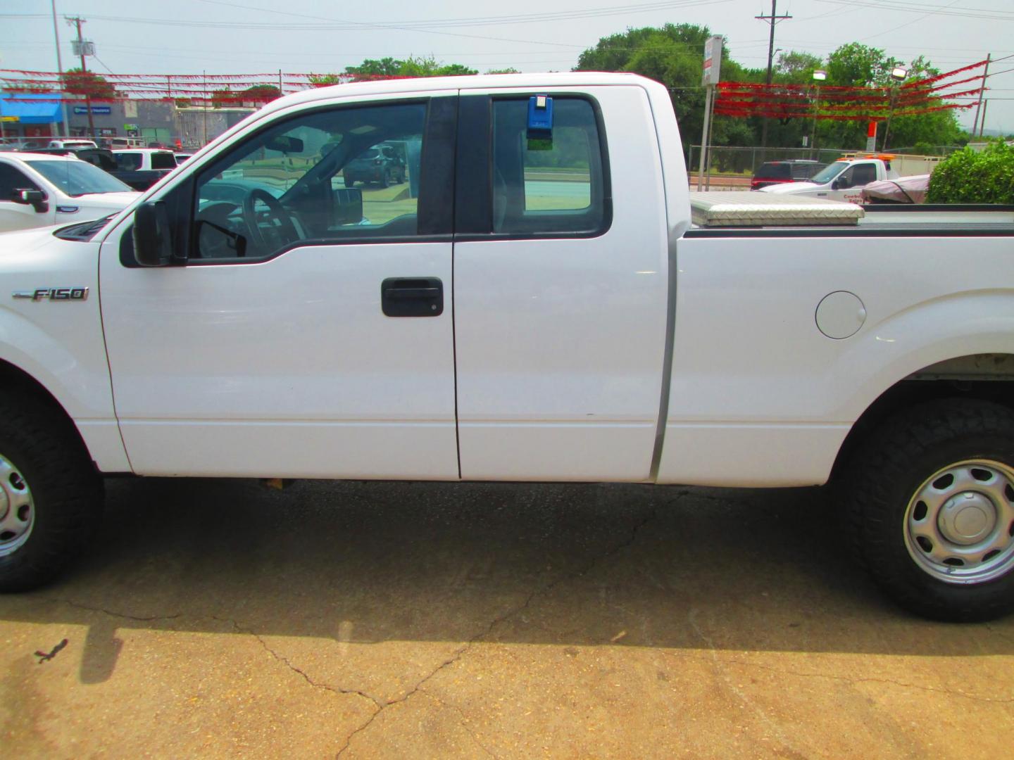 2014 WHITE Ford F-150 FX4 SuperCab 6.5-ft. Bed 4WD (1FTFX1EF6EK) with an 5.0L V8 engine, 6-Speed Automatic transmission, located at 1815 NE 28th St., Fort Worth, TX, 76106, (817) 625-6251, 32.795582, -97.333069 - Photo#8
