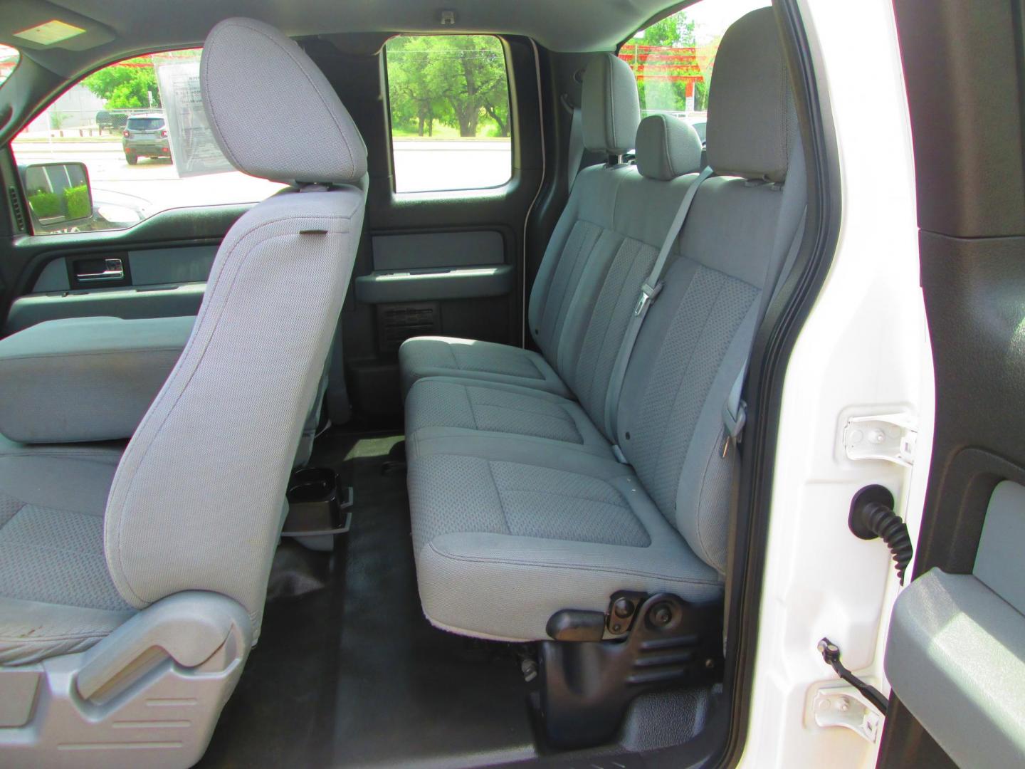 2014 WHITE Ford F-150 FX4 SuperCab 6.5-ft. Bed 4WD (1FTFX1EF6EK) with an 5.0L V8 engine, 6-Speed Automatic transmission, located at 1815 NE 28th St., Fort Worth, TX, 76106, (817) 625-6251, 32.795582, -97.333069 - Photo#9