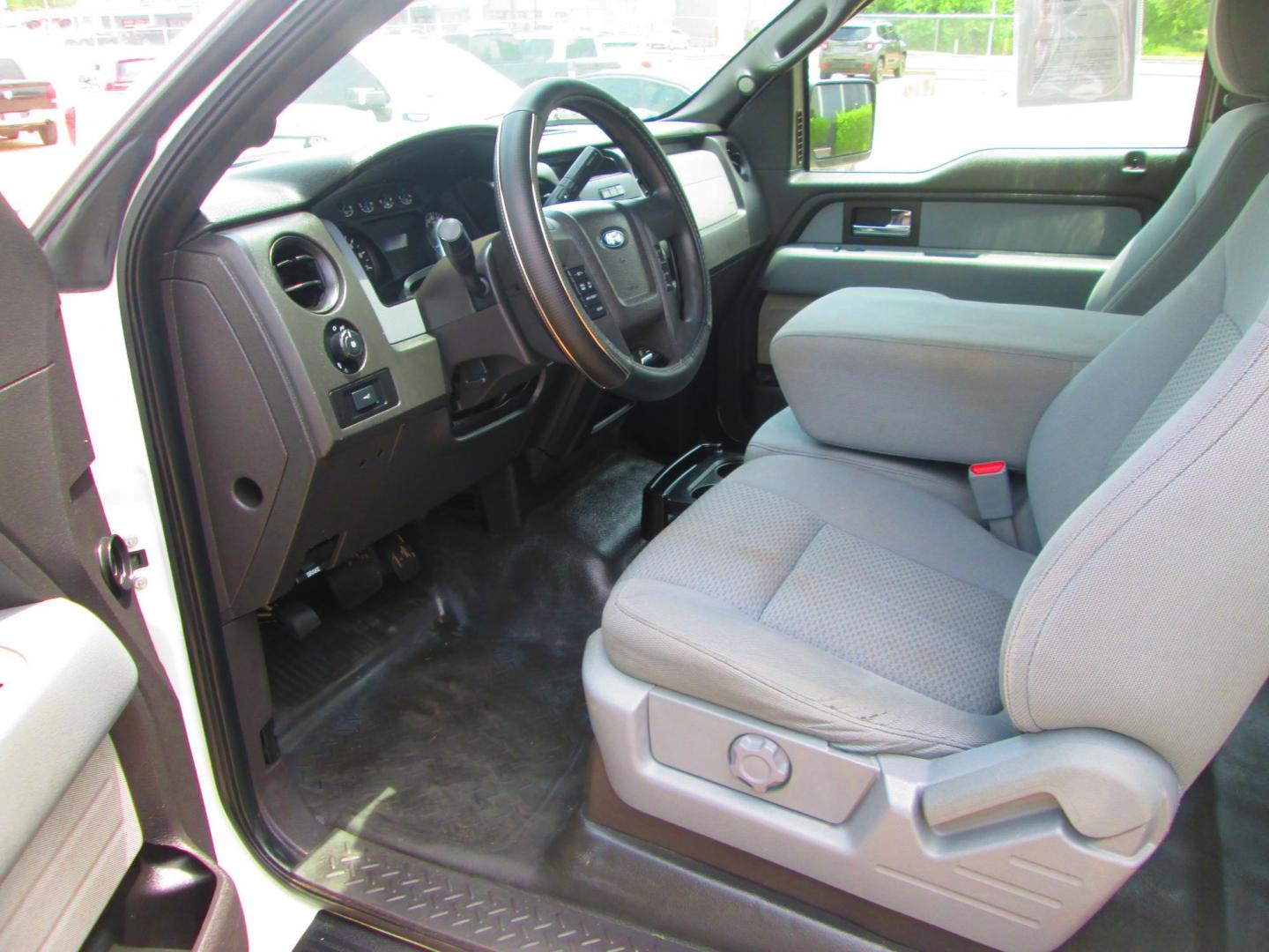 2014 WHITE Ford F-150 FX4 SuperCab 6.5-ft. Bed 4WD (1FTFX1EF6EK) with an 5.0L V8 engine, 6-Speed Automatic transmission, located at 1815 NE 28th St., Fort Worth, TX, 76106, (817) 625-6251, 32.795582, -97.333069 - Photo#10