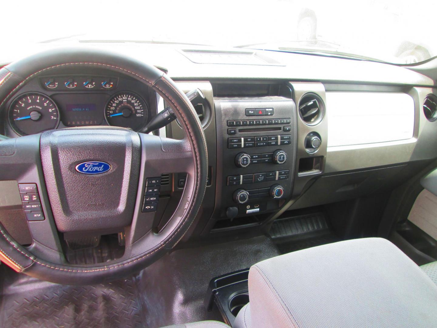 2014 WHITE Ford F-150 FX4 SuperCab 6.5-ft. Bed 4WD (1FTFX1EF6EK) with an 5.0L V8 engine, 6-Speed Automatic transmission, located at 1815 NE 28th St., Fort Worth, TX, 76106, (817) 625-6251, 32.795582, -97.333069 - Photo#11