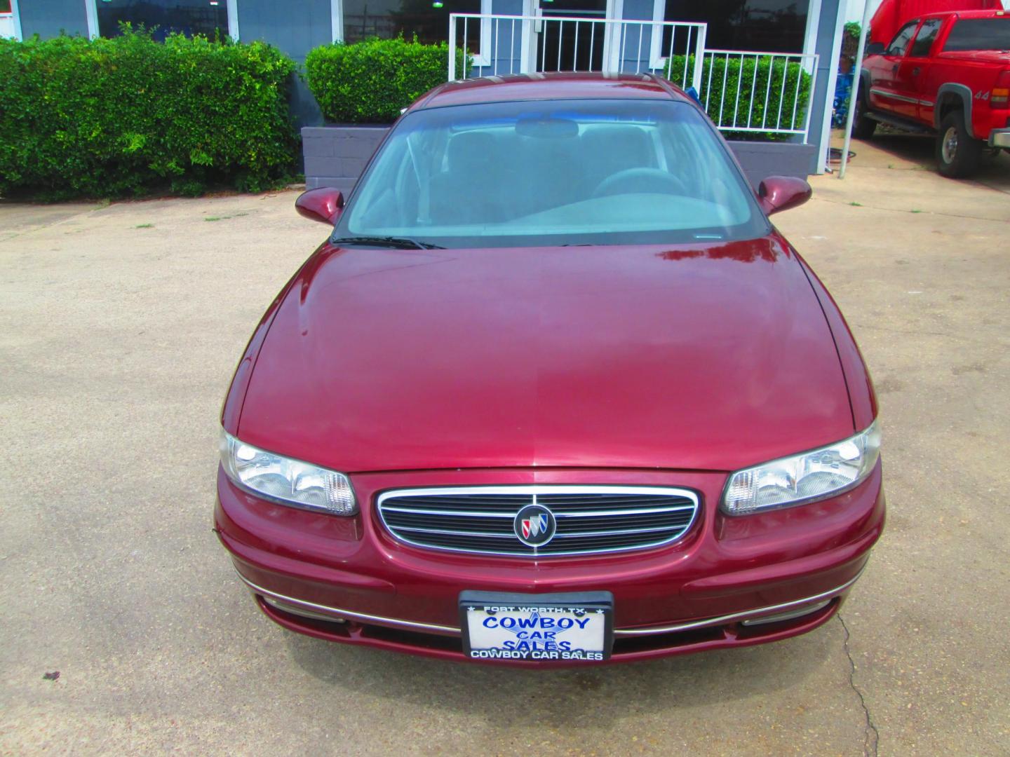 2000 /BURGUNDY Buick Regal LS (2G4WB52K9Y1) with an 3.8L V6 OHV 12V engine, 4-Speed Automatic Overdrive transmission, located at 1815 NE 28th St., Fort Worth, TX, 76106, (817) 625-6251, 32.795582, -97.333069 - Photo#1