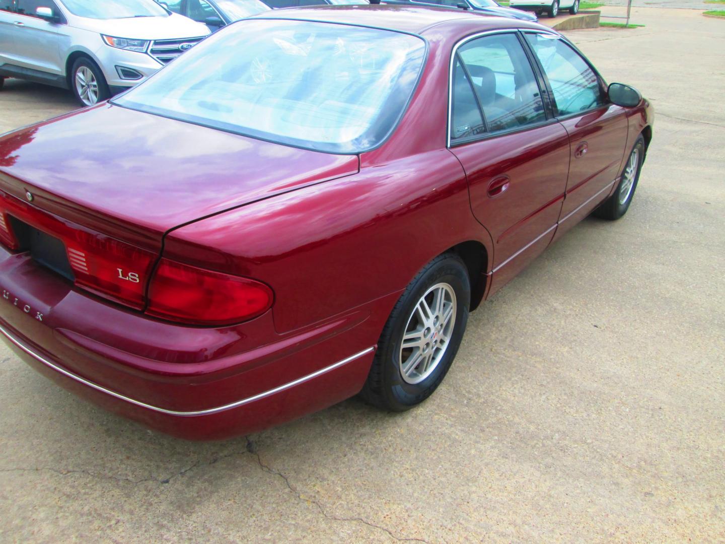 2000 /BURGUNDY Buick Regal LS (2G4WB52K9Y1) with an 3.8L V6 OHV 12V engine, 4-Speed Automatic Overdrive transmission, located at 1815 NE 28th St., Fort Worth, TX, 76106, (817) 625-6251, 32.795582, -97.333069 - Photo#4