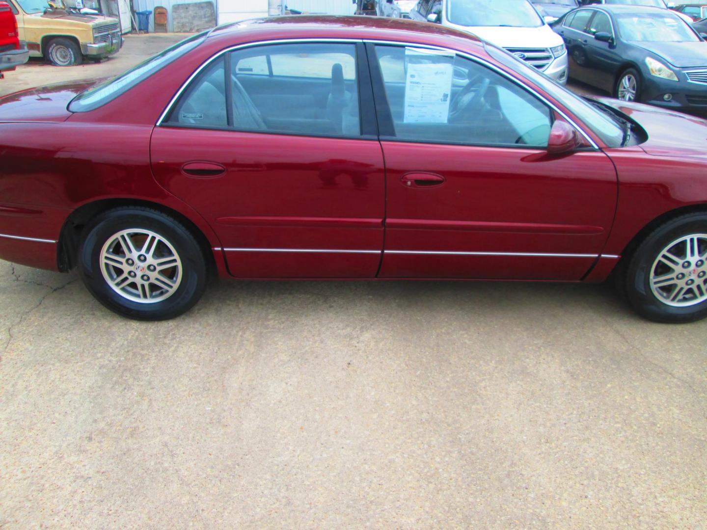 2000 /BURGUNDY Buick Regal LS (2G4WB52K9Y1) with an 3.8L V6 OHV 12V engine, 4-Speed Automatic Overdrive transmission, located at 1815 NE 28th St., Fort Worth, TX, 76106, (817) 625-6251, 32.795582, -97.333069 - Photo#3