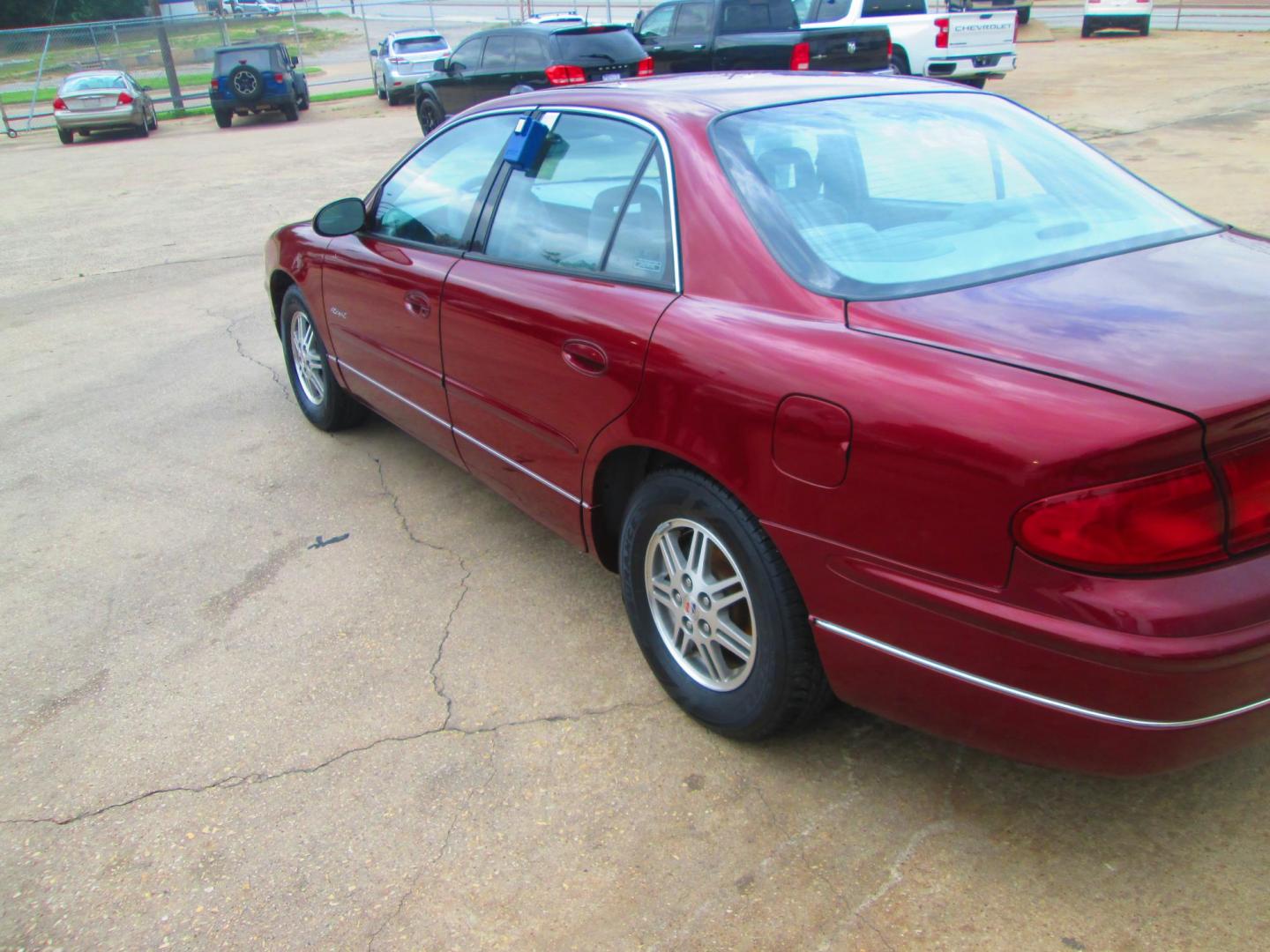 2000 /BURGUNDY Buick Regal LS (2G4WB52K9Y1) with an 3.8L V6 OHV 12V engine, 4-Speed Automatic Overdrive transmission, located at 1815 NE 28th St., Fort Worth, TX, 76106, (817) 625-6251, 32.795582, -97.333069 - Photo#6