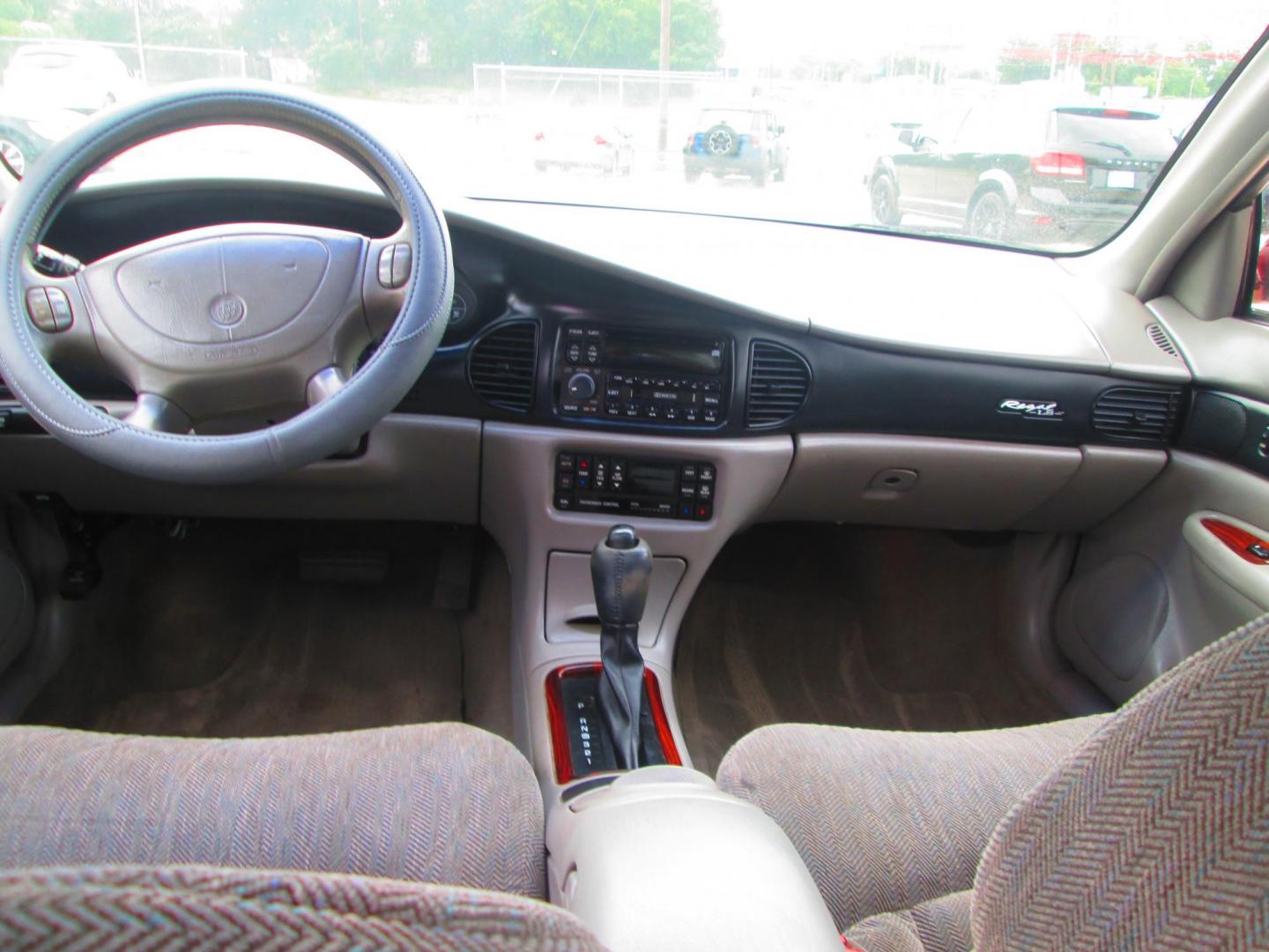 2000 /BURGUNDY Buick Regal LS (2G4WB52K9Y1) with an 3.8L V6 OHV 12V engine, 4-Speed Automatic Overdrive transmission, located at 1815 NE 28th St., Fort Worth, TX, 76106, (817) 625-6251, 32.795582, -97.333069 - Photo#9