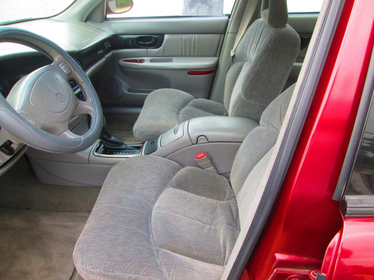 2000 /BURGUNDY Buick Regal LS (2G4WB52K9Y1) with an 3.8L V6 OHV 12V engine, 4-Speed Automatic Overdrive transmission, located at 1815 NE 28th St., Fort Worth, TX, 76106, (817) 625-6251, 32.795582, -97.333069 - Photo#10