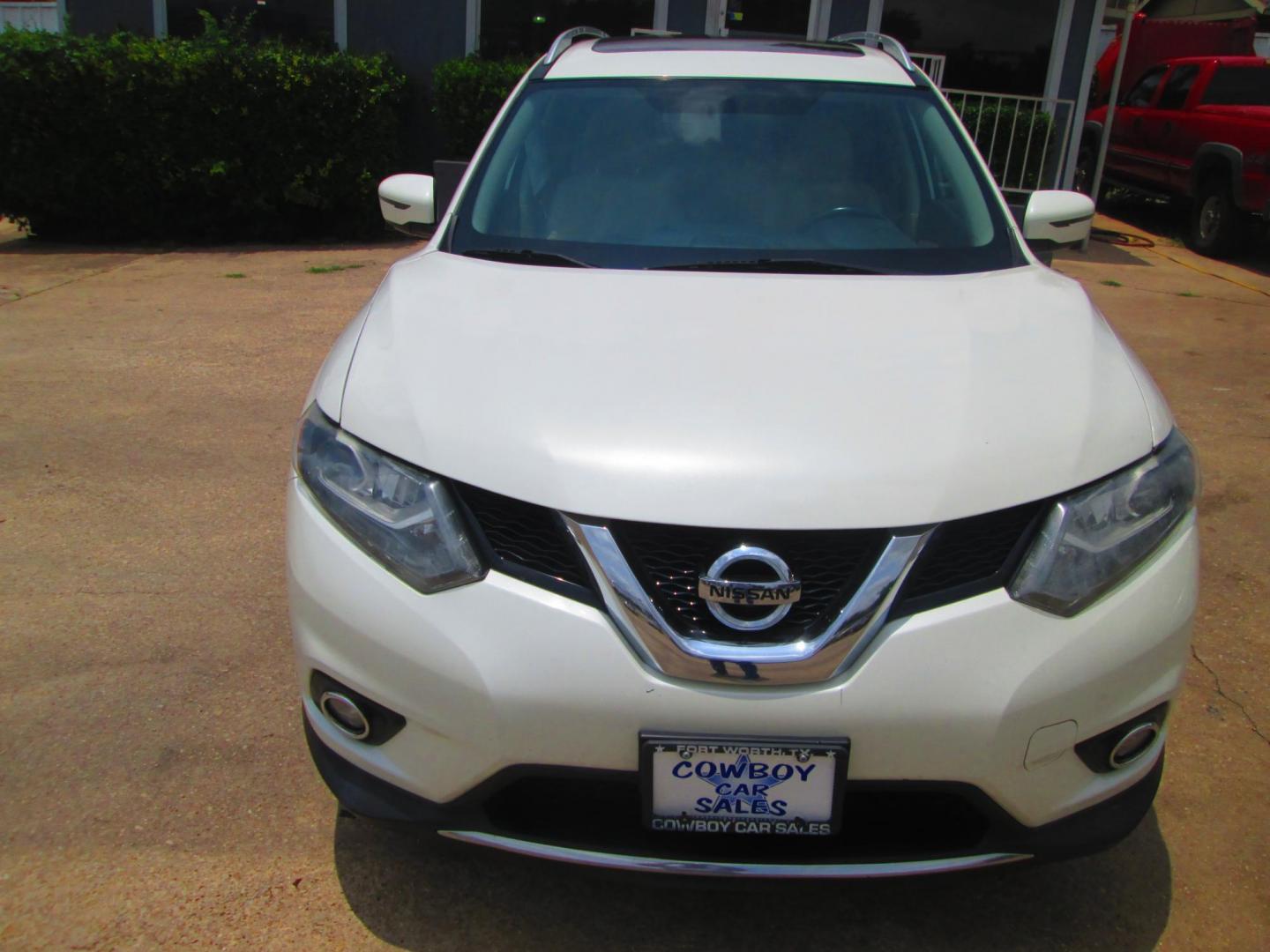 2016 WHITE Nissan Rogue S 2WD (5N1AT2MT2GC) with an 2.5L L4 DOHC 16V engine, CVT transmission, located at 1815 NE 28th St., Fort Worth, TX, 76106, (817) 625-6251, 32.795582, -97.333069 - Photo#1