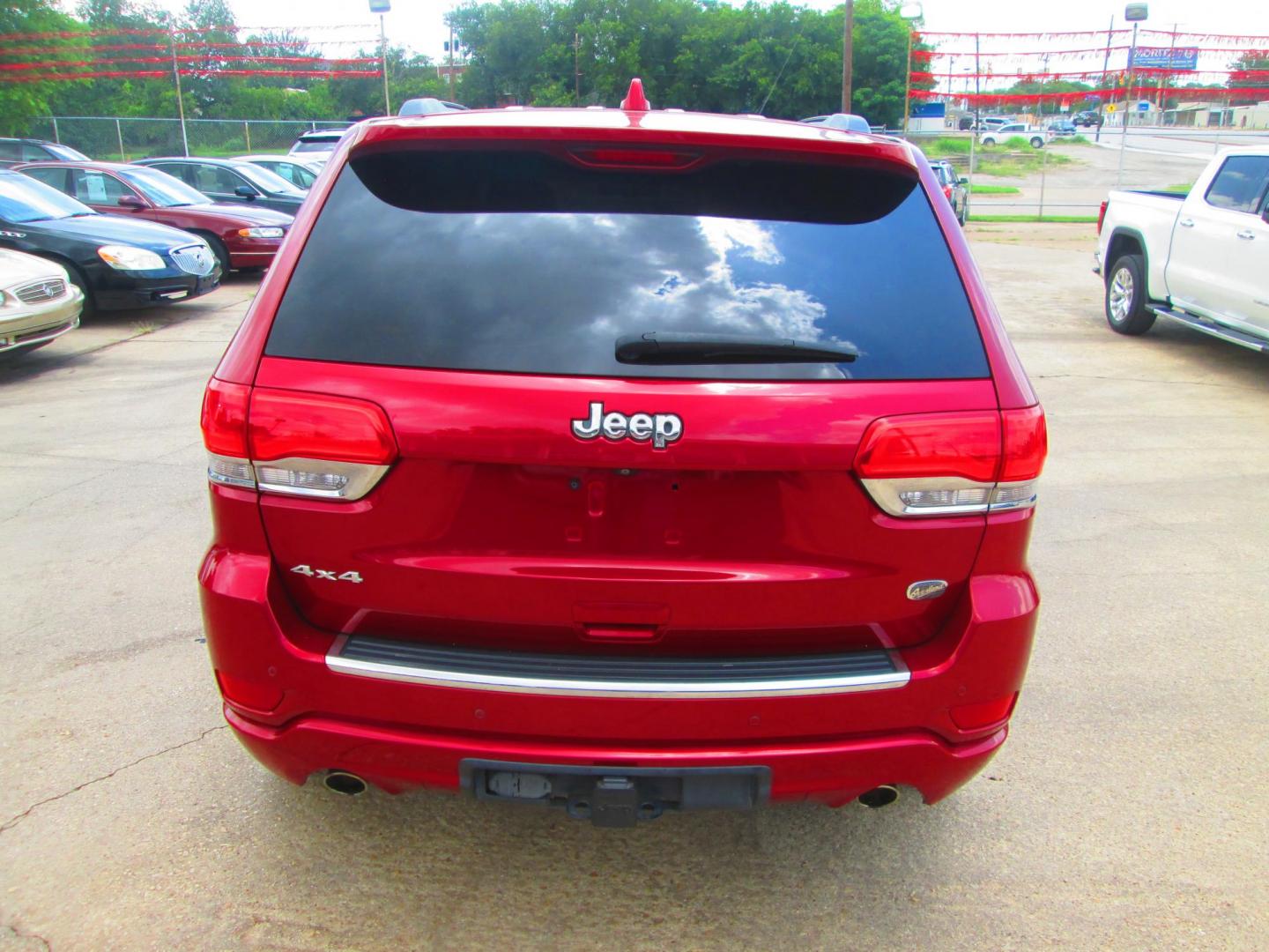 2015 RED Jeep Grand Cherokee Overland 4WD (1C4RJFCG7FC) with an 3.6L V6 DOHC 24V engine, 8-Speed Automatic transmission, located at 1815 NE 28th St., Fort Worth, TX, 76106, (817) 625-6251, 32.795582, -97.333069 - Photo#5