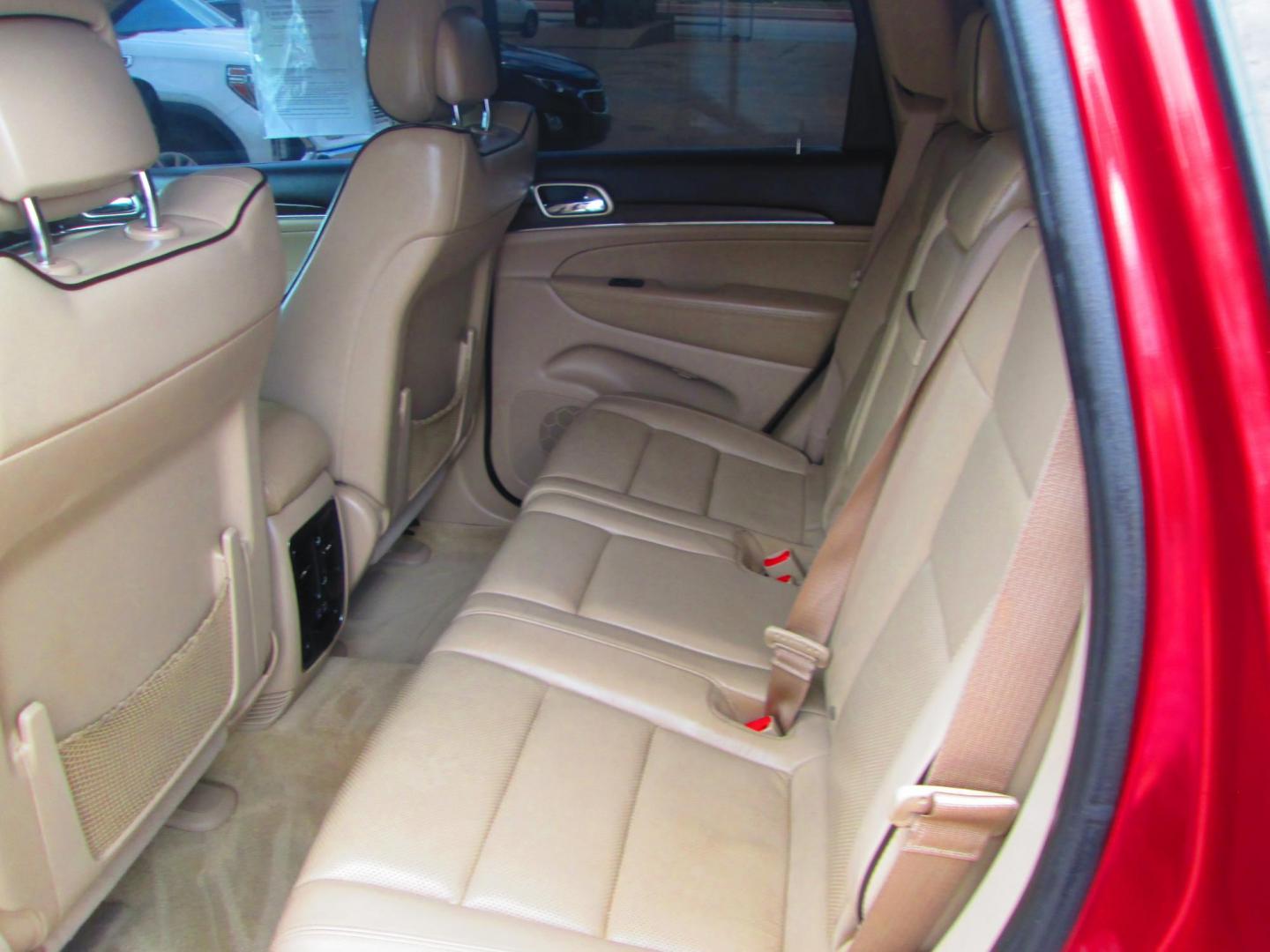 2015 RED Jeep Grand Cherokee Overland 4WD (1C4RJFCG7FC) with an 3.6L V6 DOHC 24V engine, 8-Speed Automatic transmission, located at 1815 NE 28th St., Fort Worth, TX, 76106, (817) 625-6251, 32.795582, -97.333069 - Photo#8