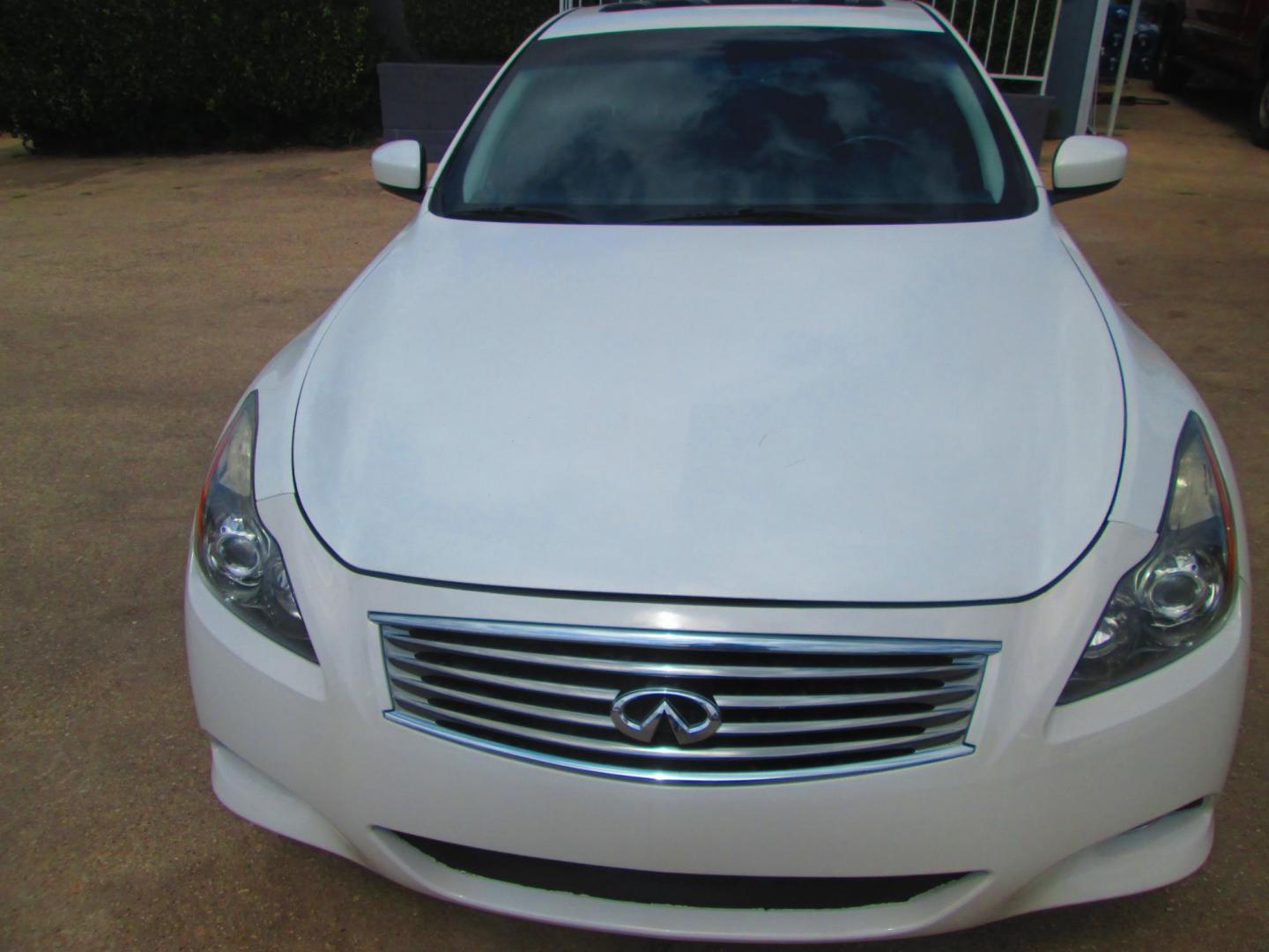 2014 WHITE Infiniti Q60 Coupe AWD (JN1CV6EL6EM) with an 3.7L V6 DOHC 24V engine, 7-Speed Automatic transmission, located at 1815 NE 28th St., Fort Worth, TX, 76106, (817) 625-6251, 32.795582, -97.333069 - Photo#1